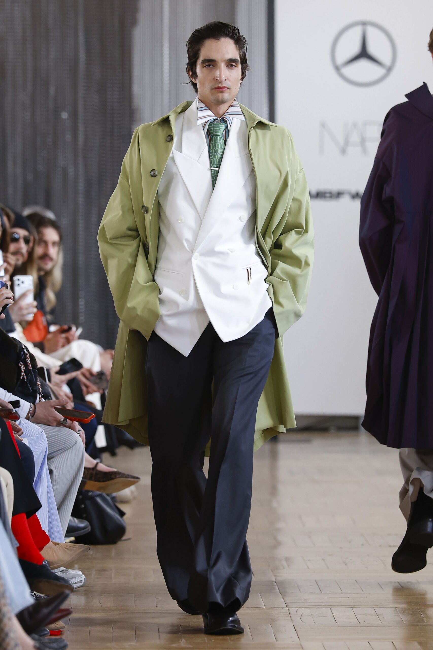 green cotton long-sleeve collared relaxed buttoned trench