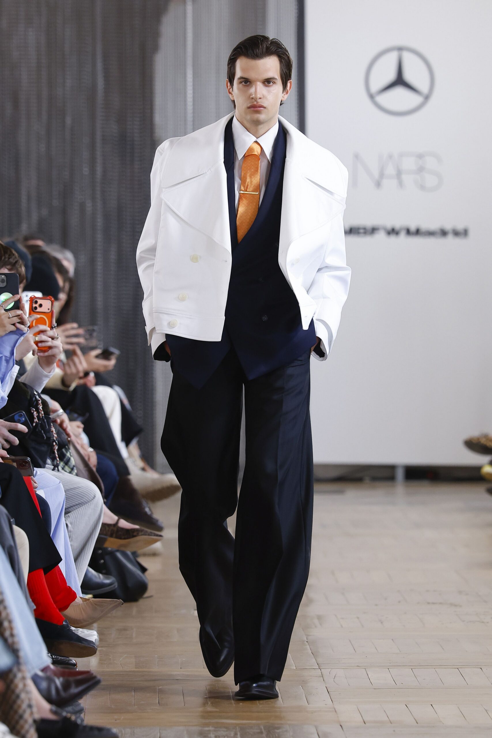 white long-sleeve collared structured blazer