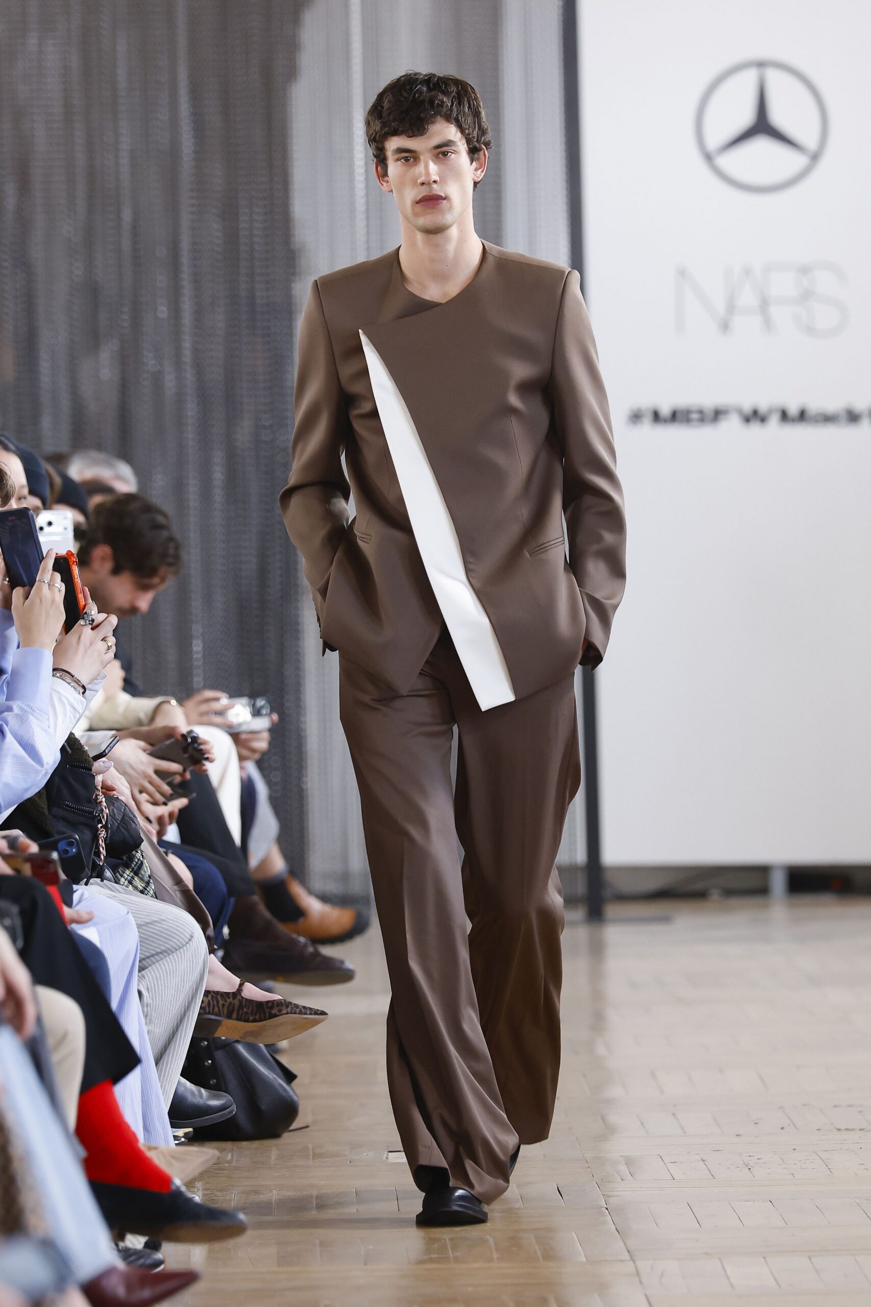 brown cotton long-sleeve collared tailored zippered suit