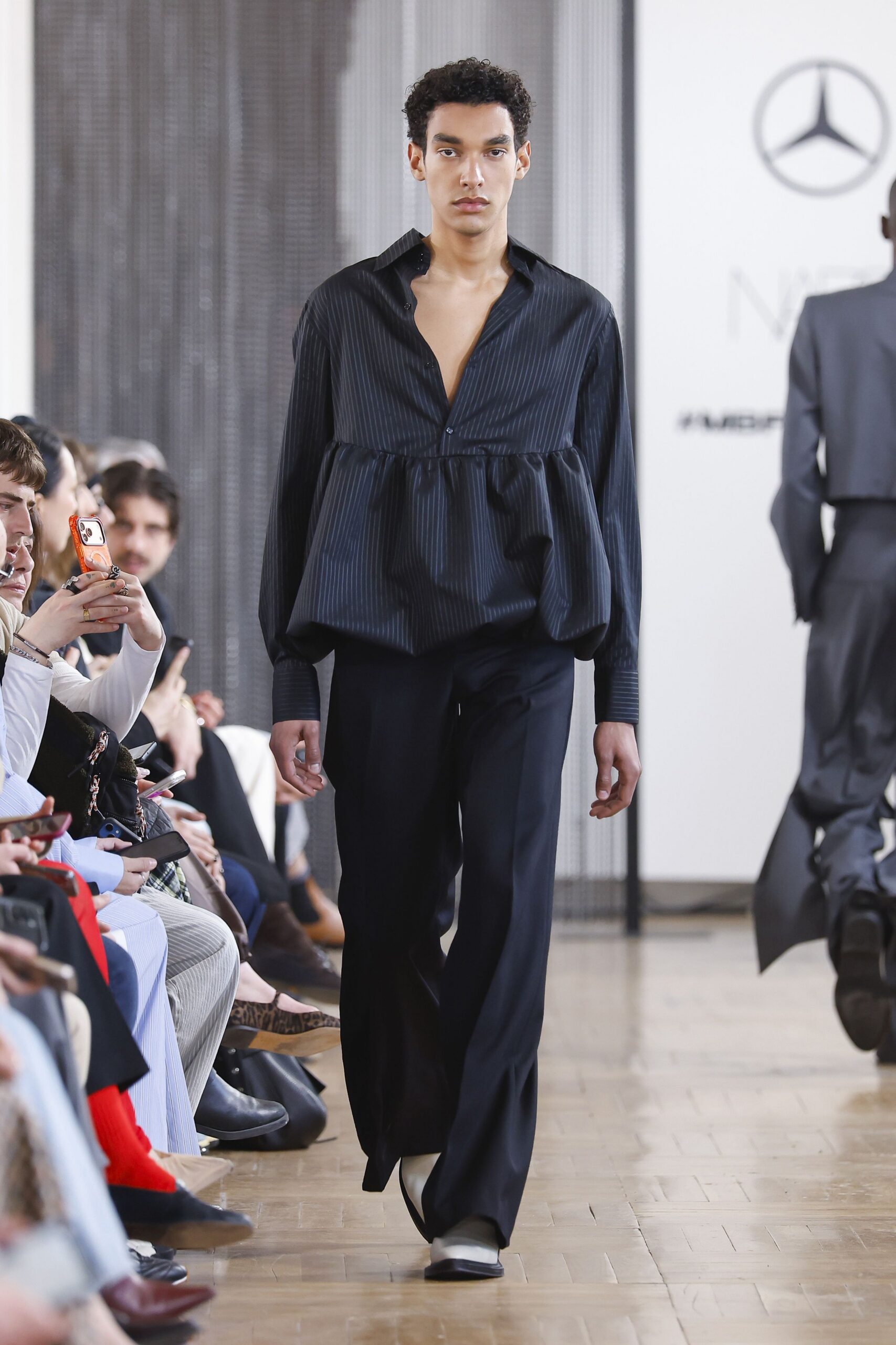 black cotton long-sleeve v-neck relaxed pleated shirt