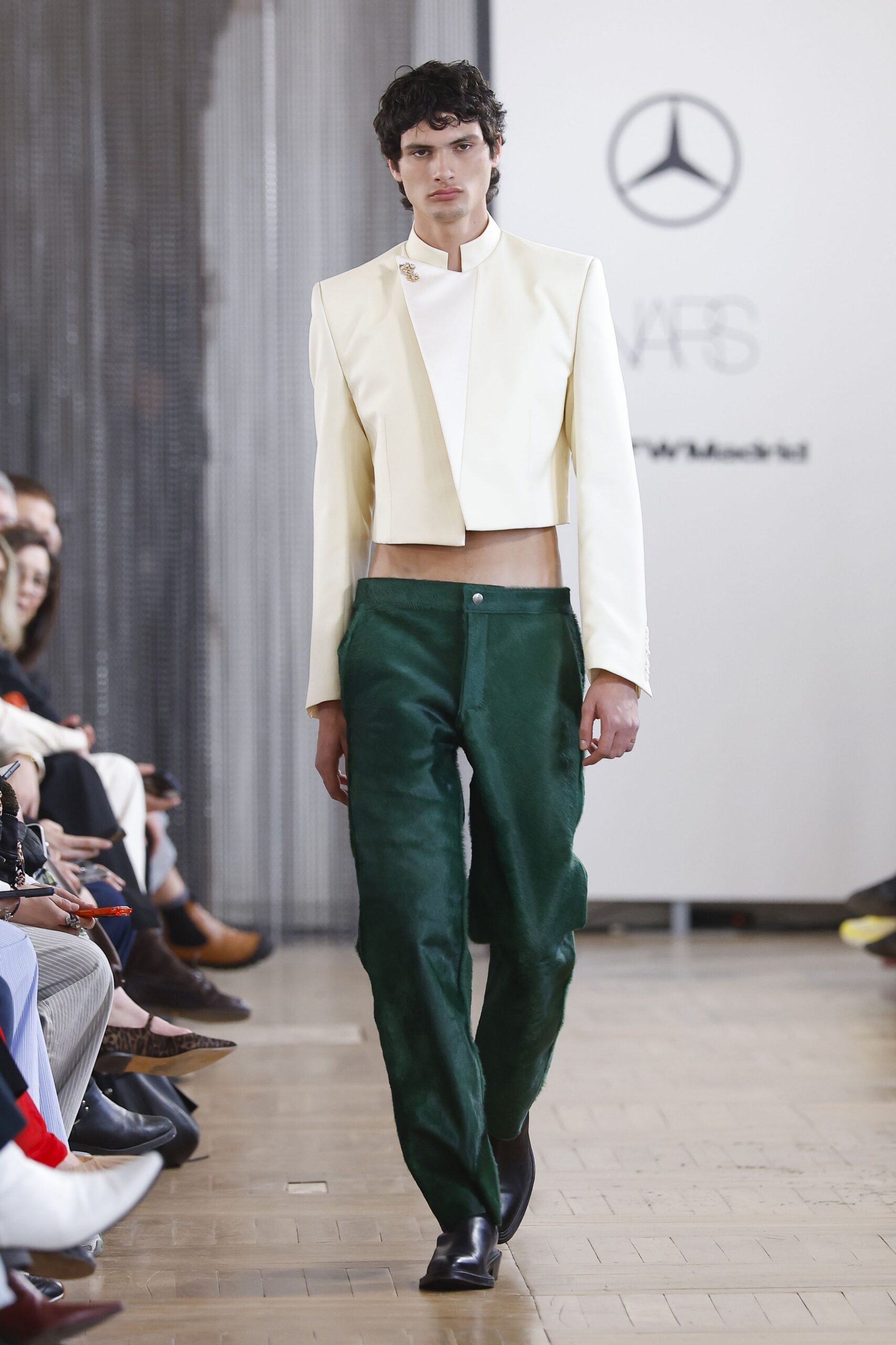 white cotton short-sleeve collared fitted buttoned jacket