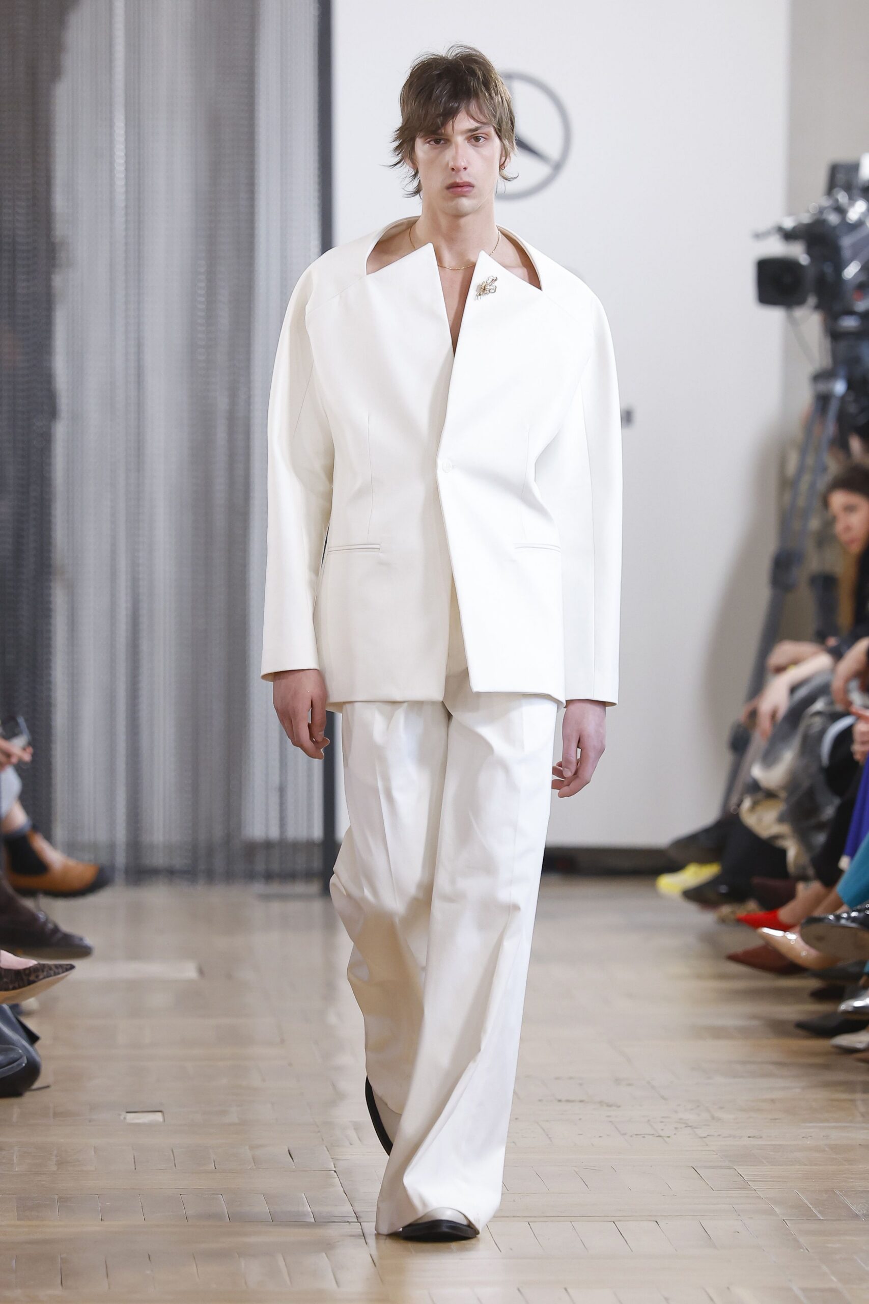 white cotton long-sleeve collared tailored buttoned suit