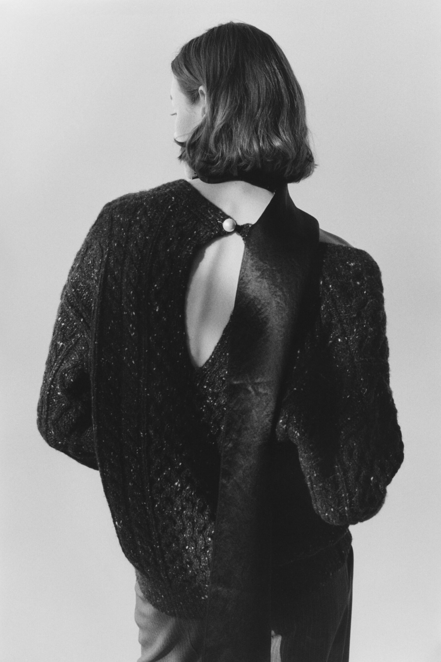 black wool long-sleeve backless relaxed textured sweater