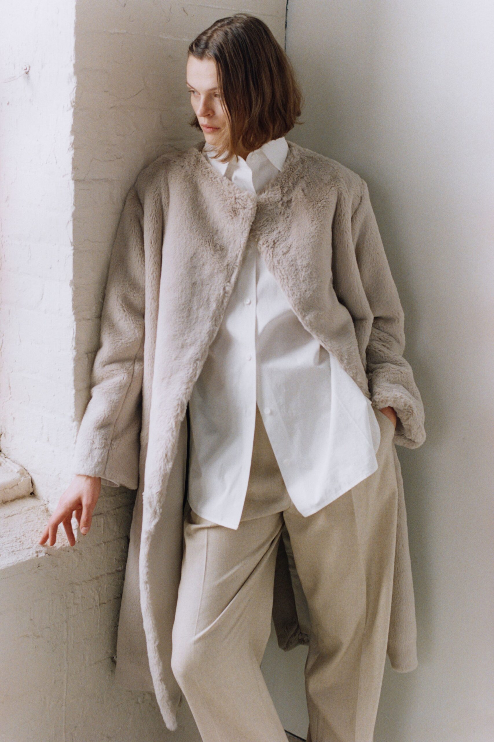 beige faux-fur long-sleeve relaxed coat