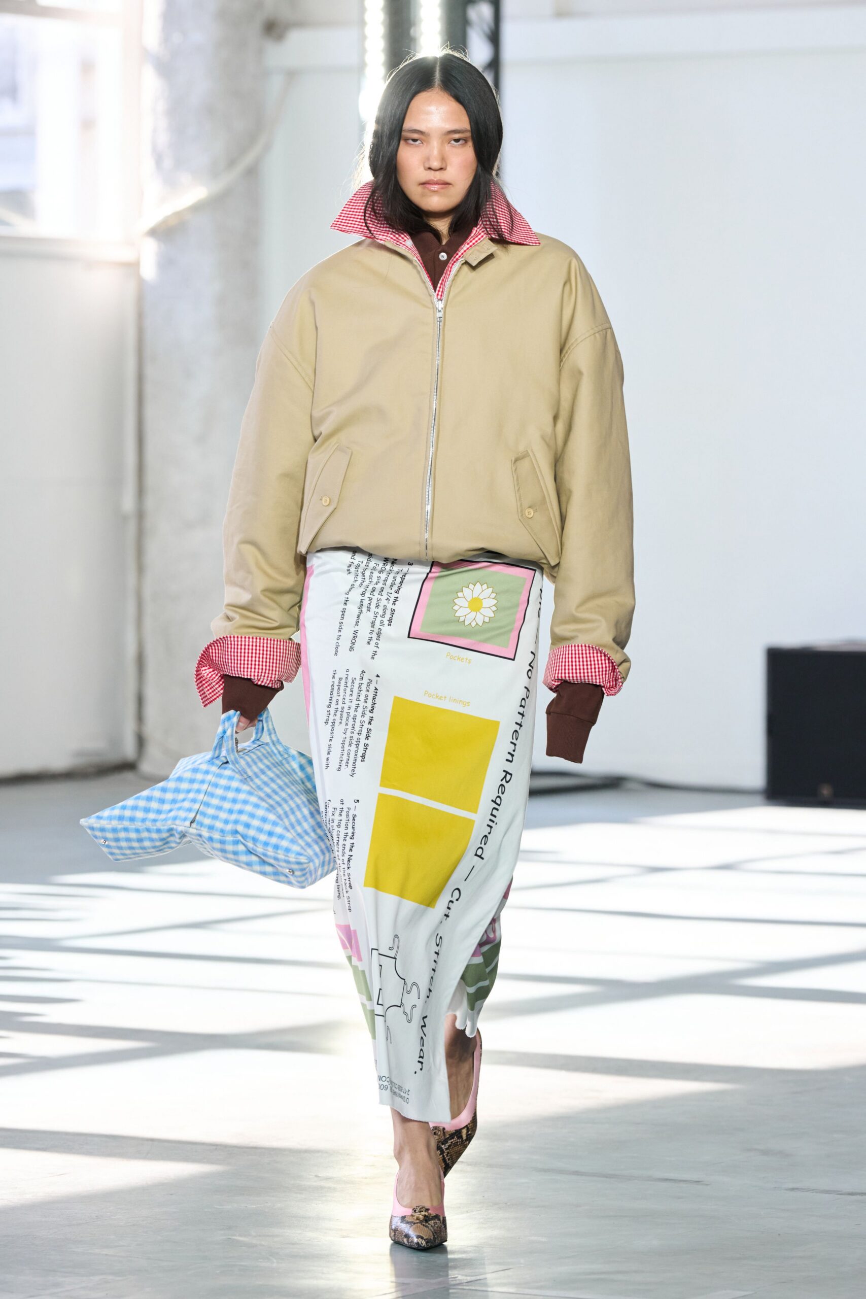 beige cotton long-sleeve collared oversized zippered jacket