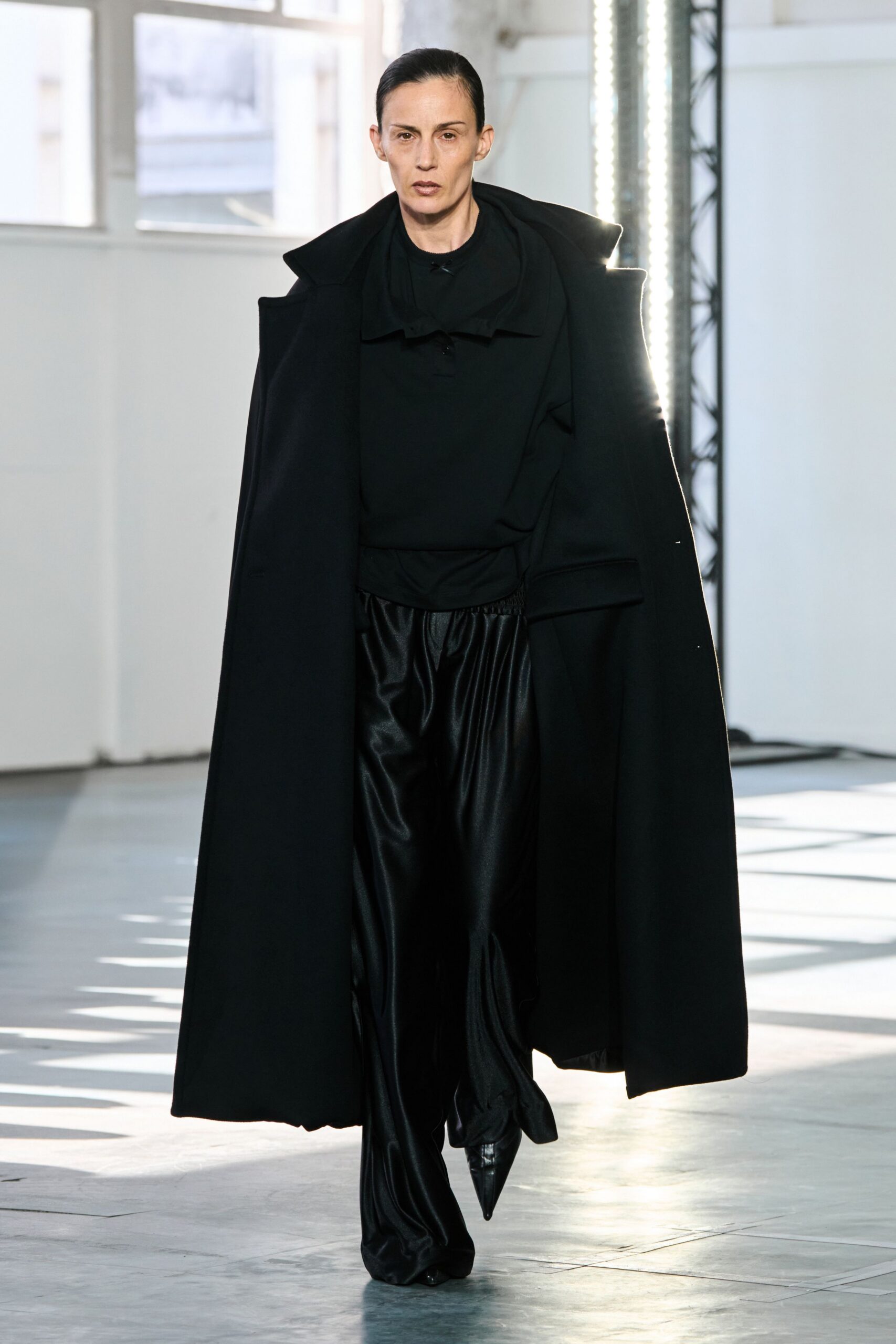 black wool long-sleeve collared relaxed buttoned coat