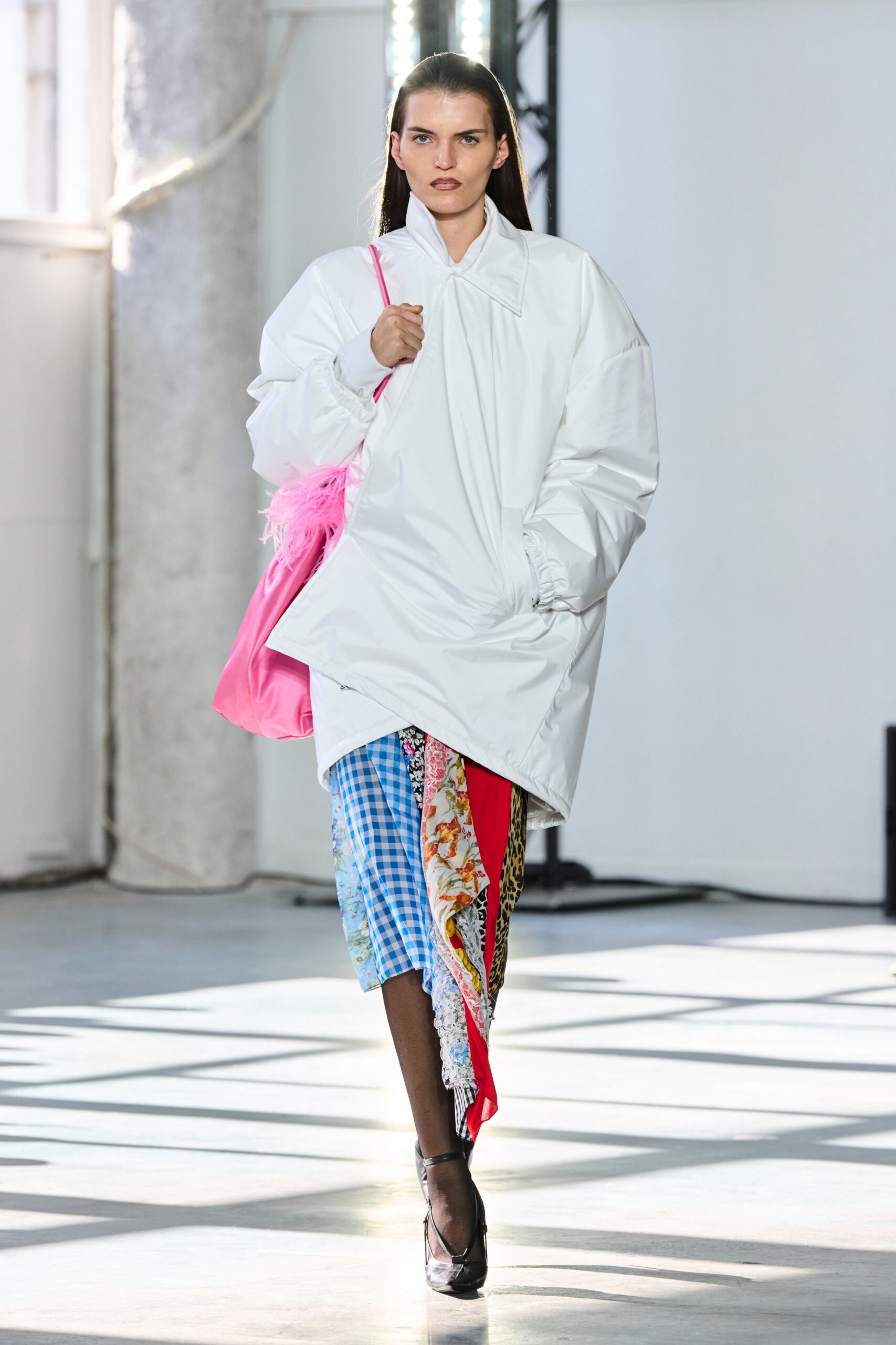 white cotton long-sleeve collared oversized coat