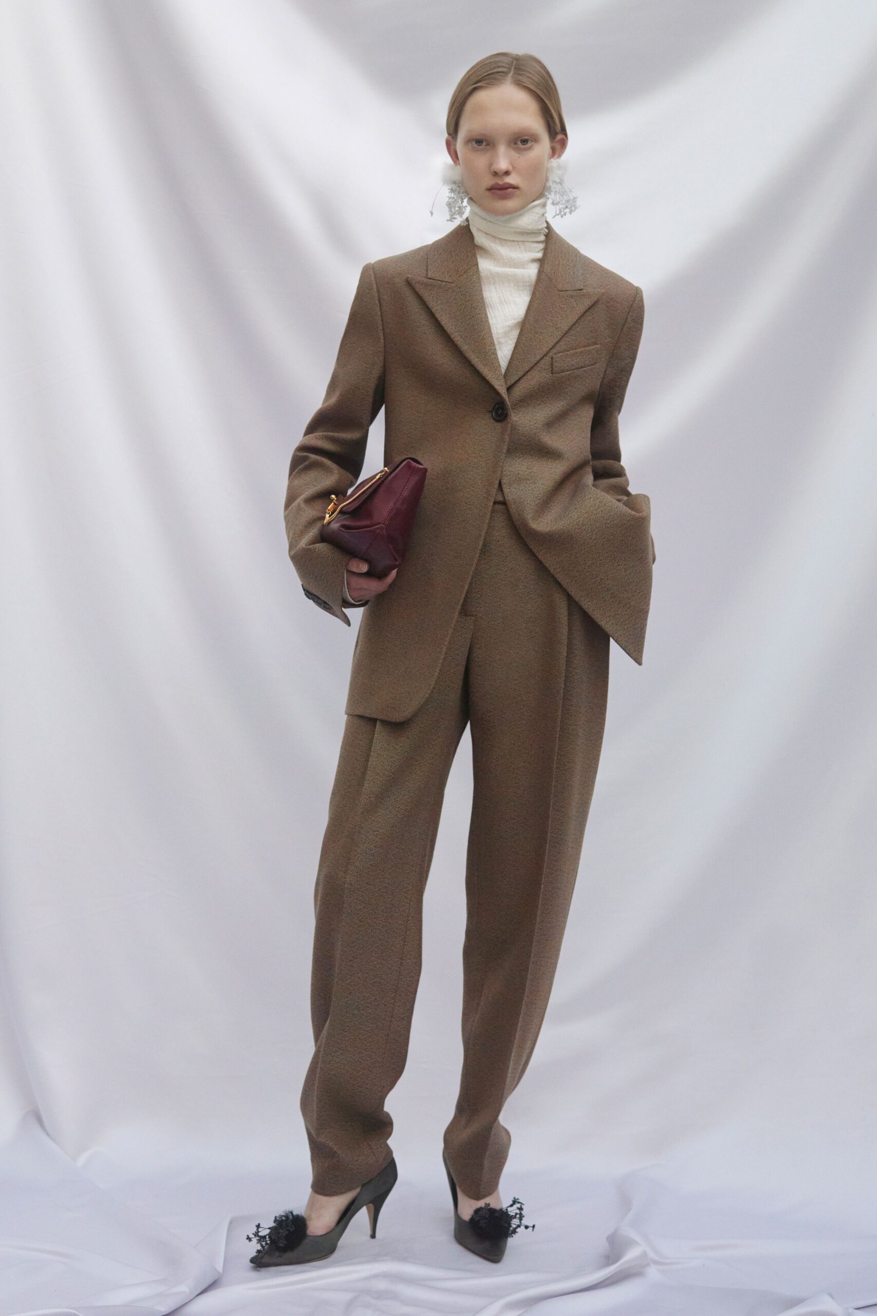 brown wool long-sleeve collared tailored buttoned suit