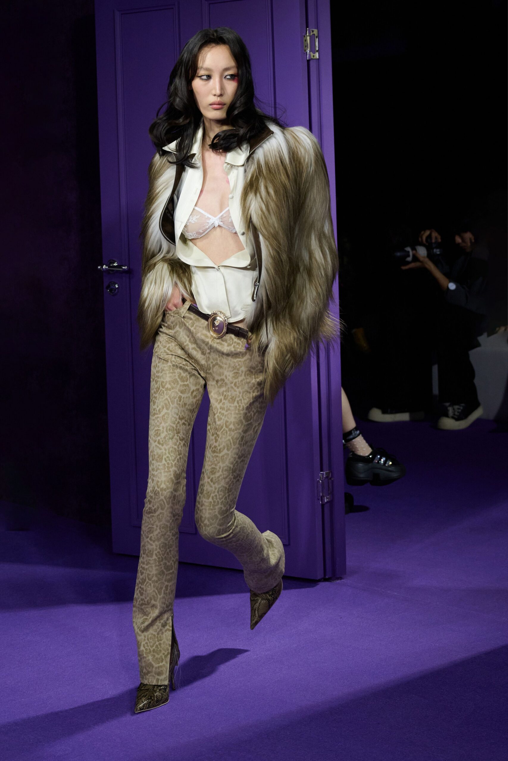 beige cotton fitted high-waisted printed pants