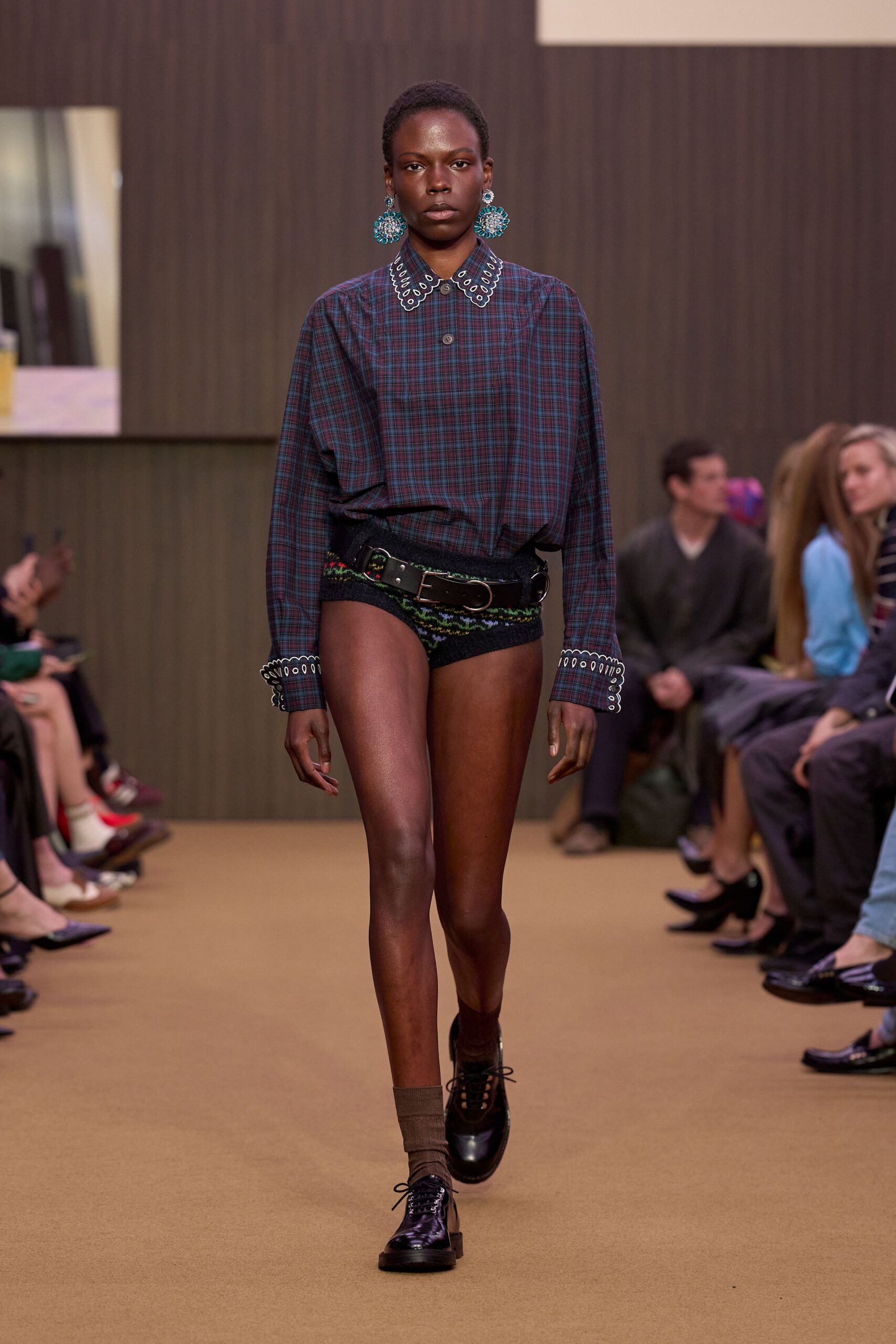 black denim fitted zippered short shorts
