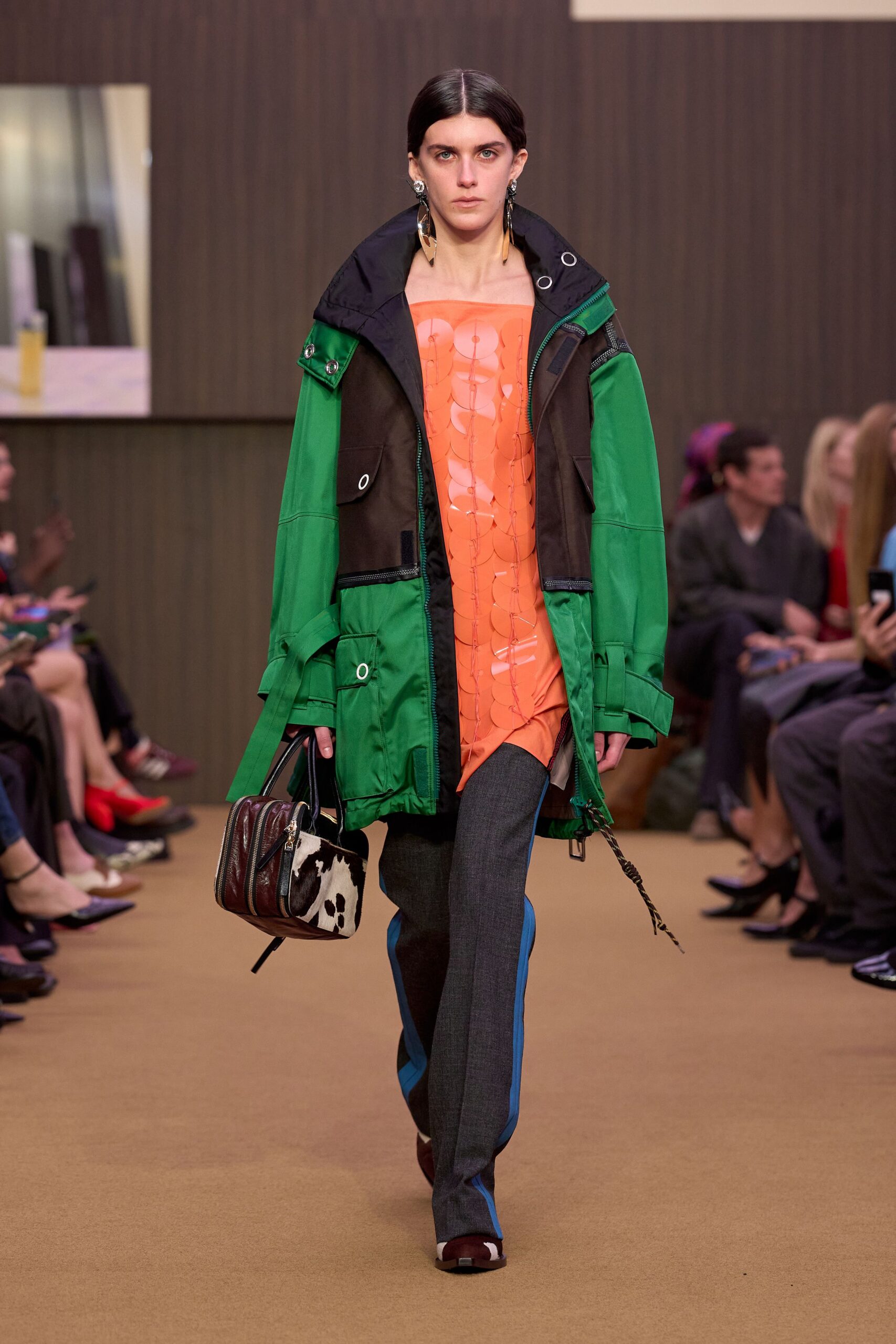 green cotton long-sleeve collared relaxed zippered pockets coat