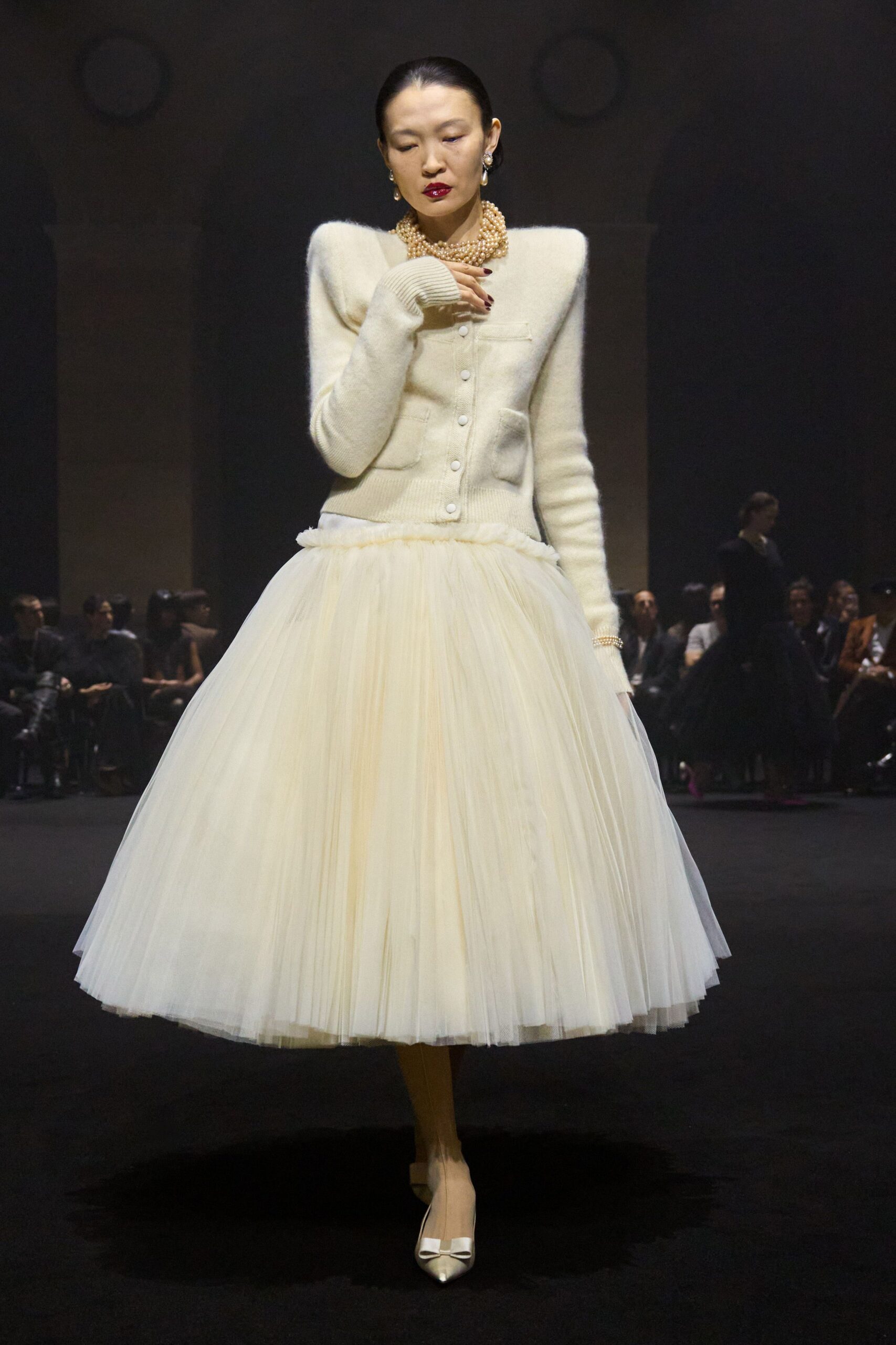 white wool long-sleeve collared fitted cardigan