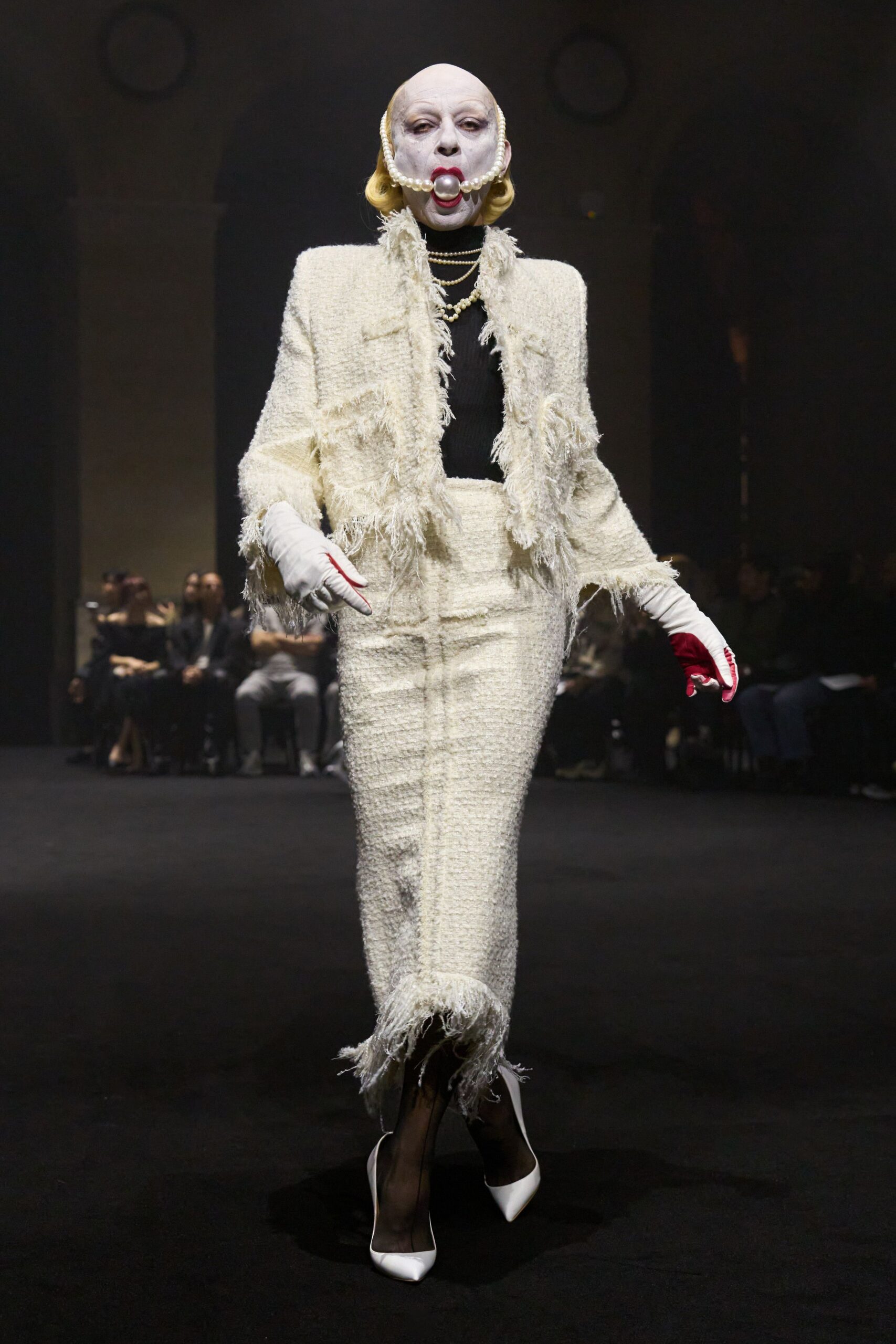white tweed long-sleeve collared fitted fringed jacket