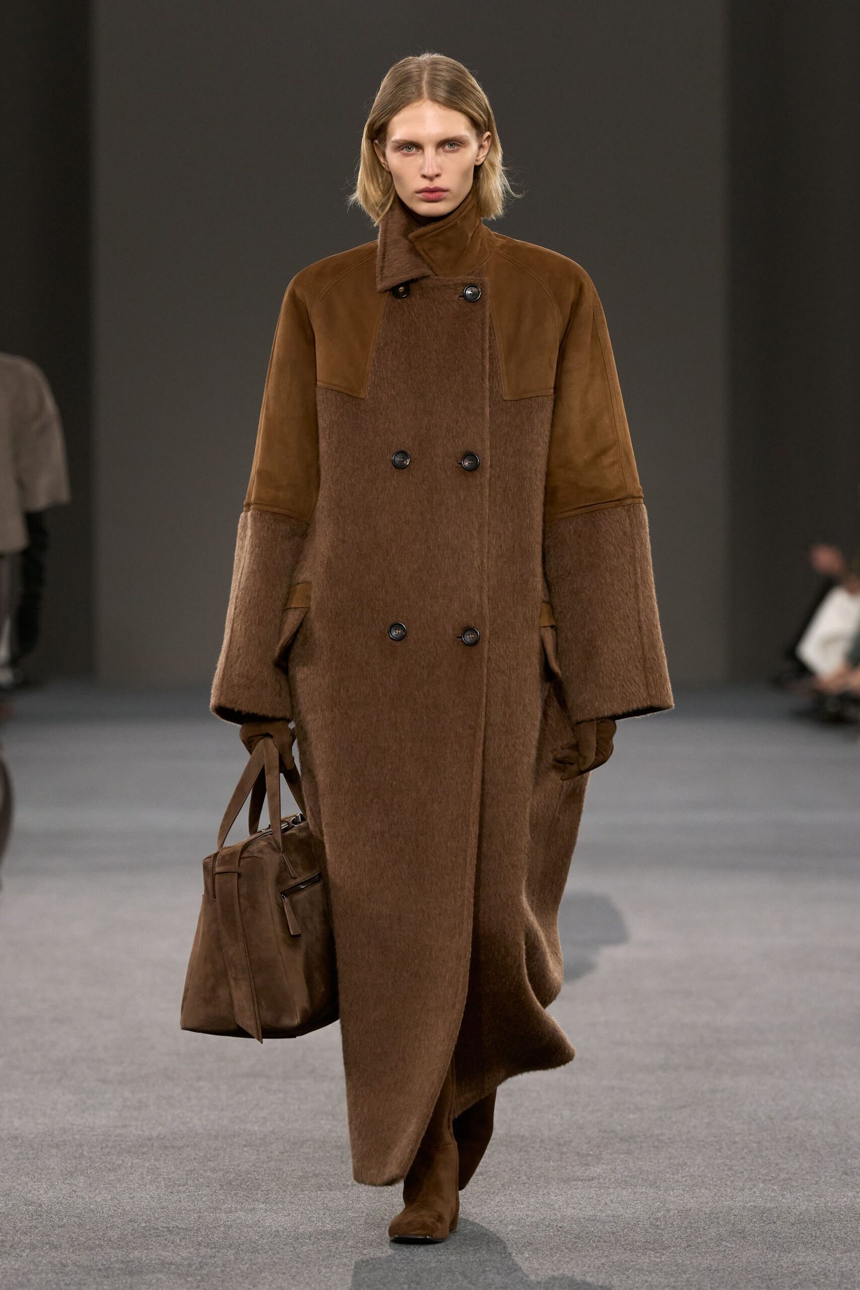 brown wool long-sleeve collared oversized buttoned pockets coat