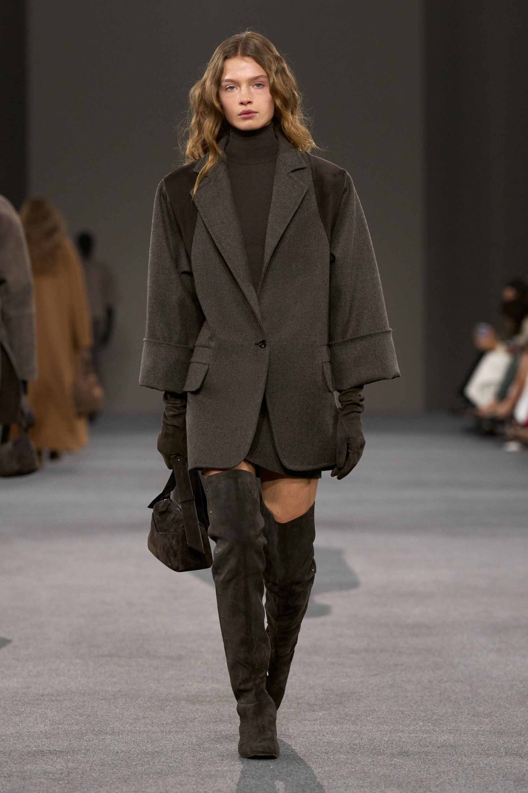 gray wool long-sleeve collared relaxed buttoned blazer