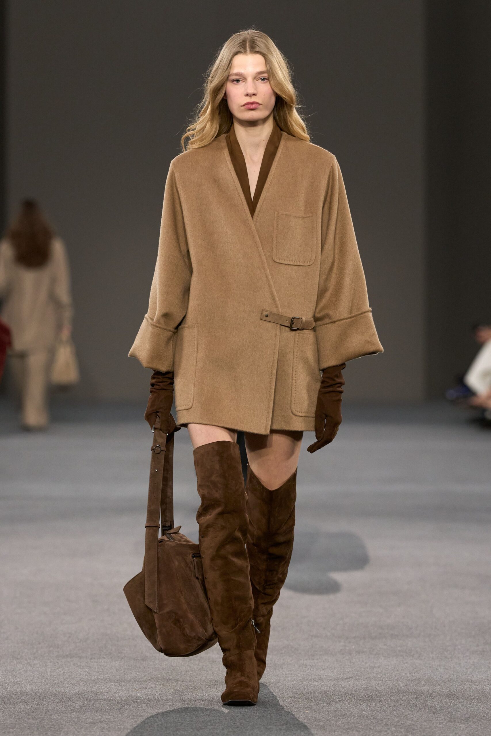 brown wool long-sleeve collared relaxed belted short coat