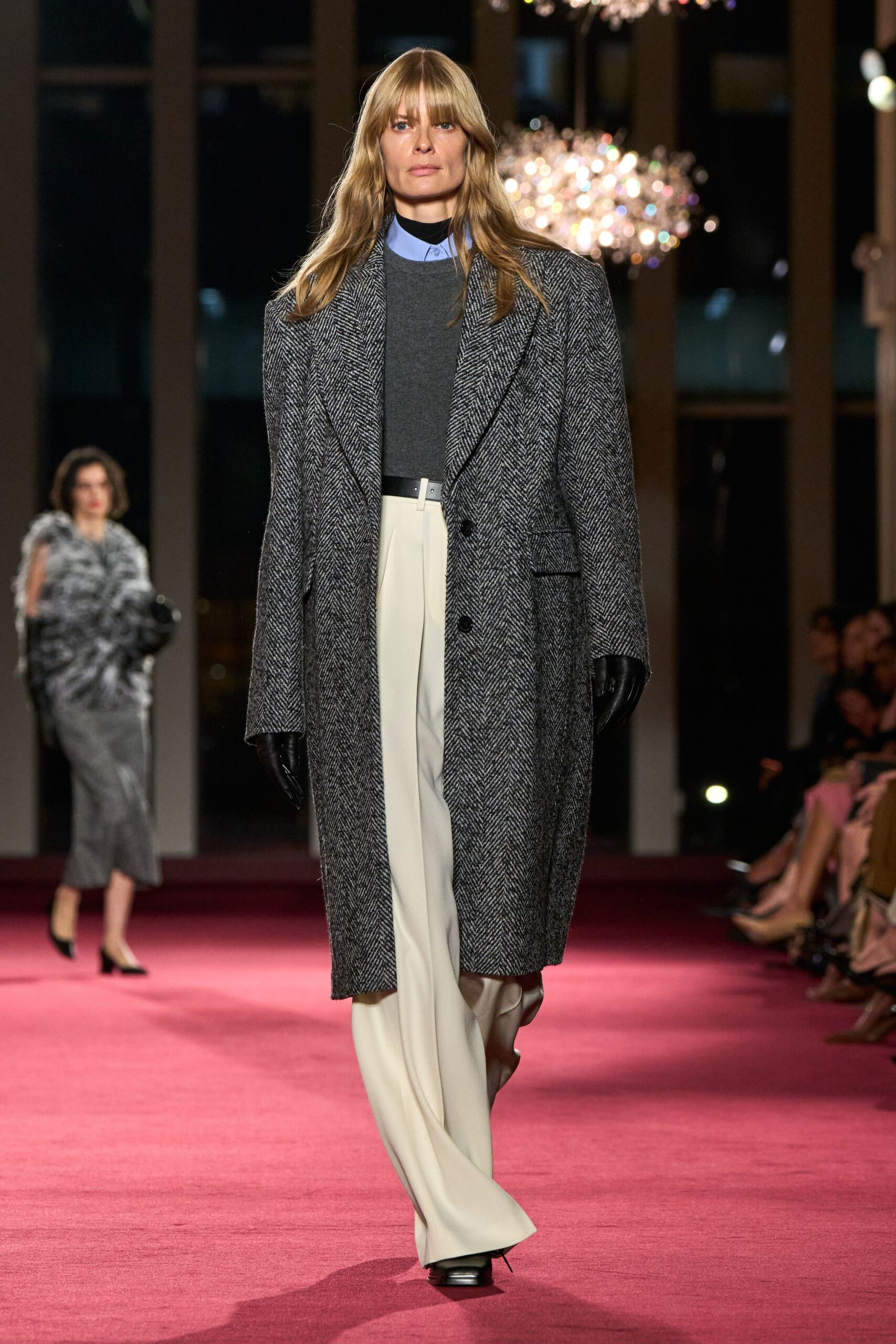 gray wool long-sleeve collared oversized buttoned coat