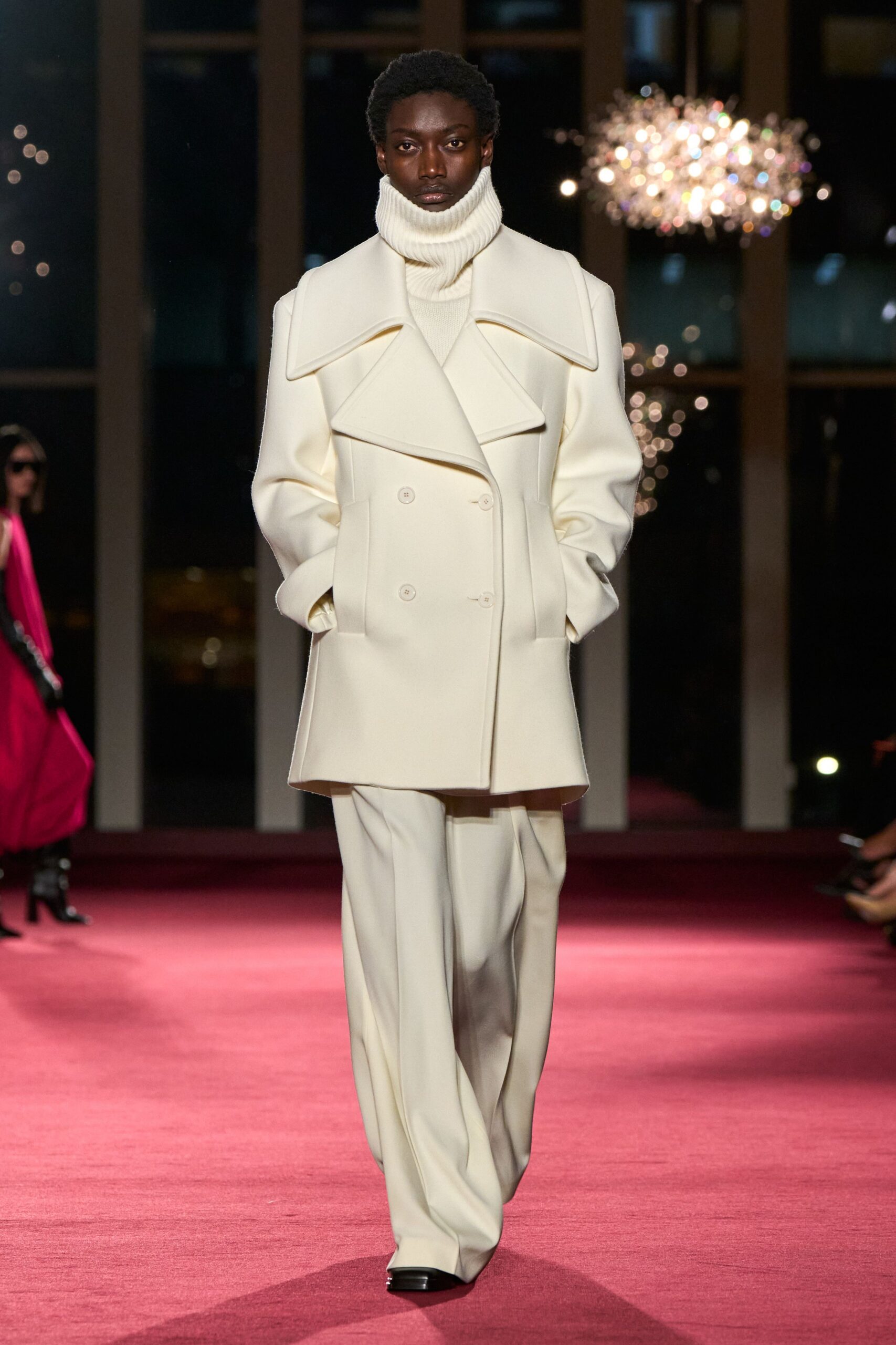 white wool long-sleeve collared structured coat