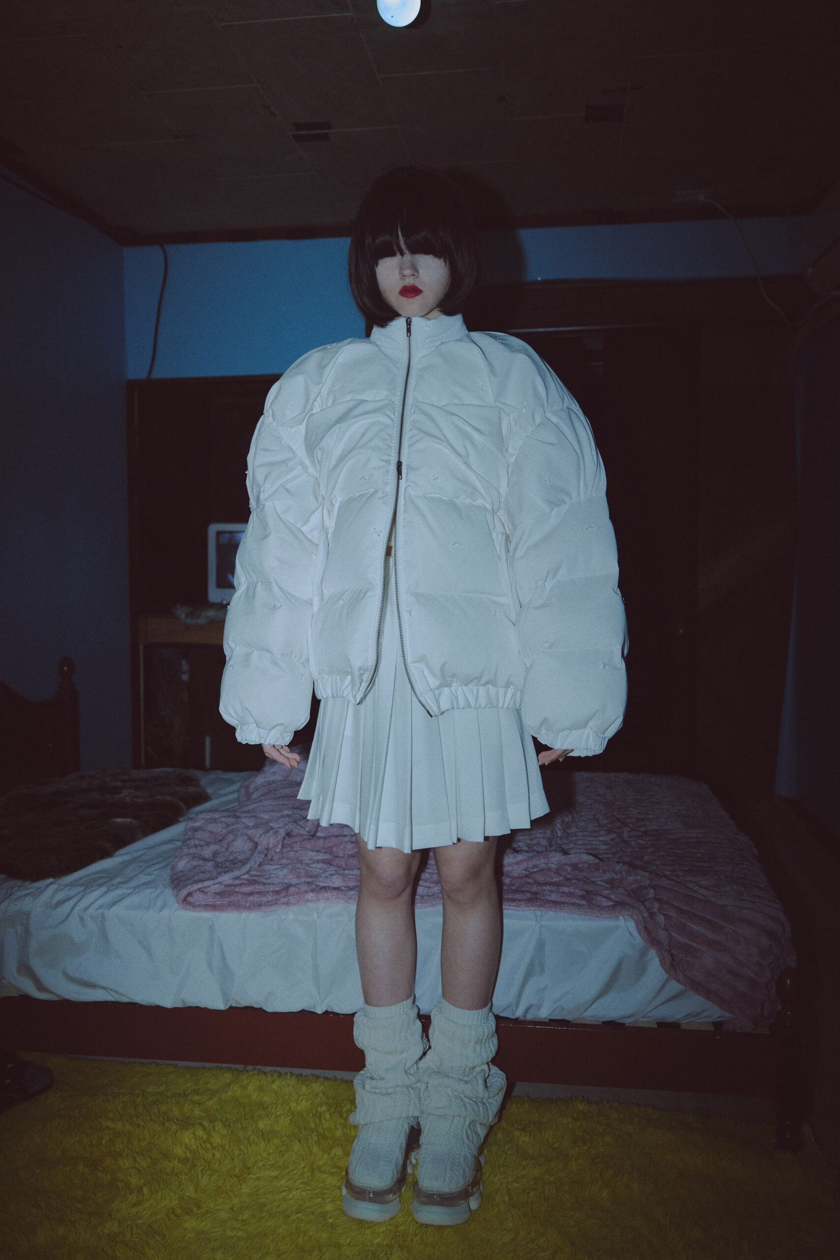 white jersey long-sleeve oversized zippered padded jacket