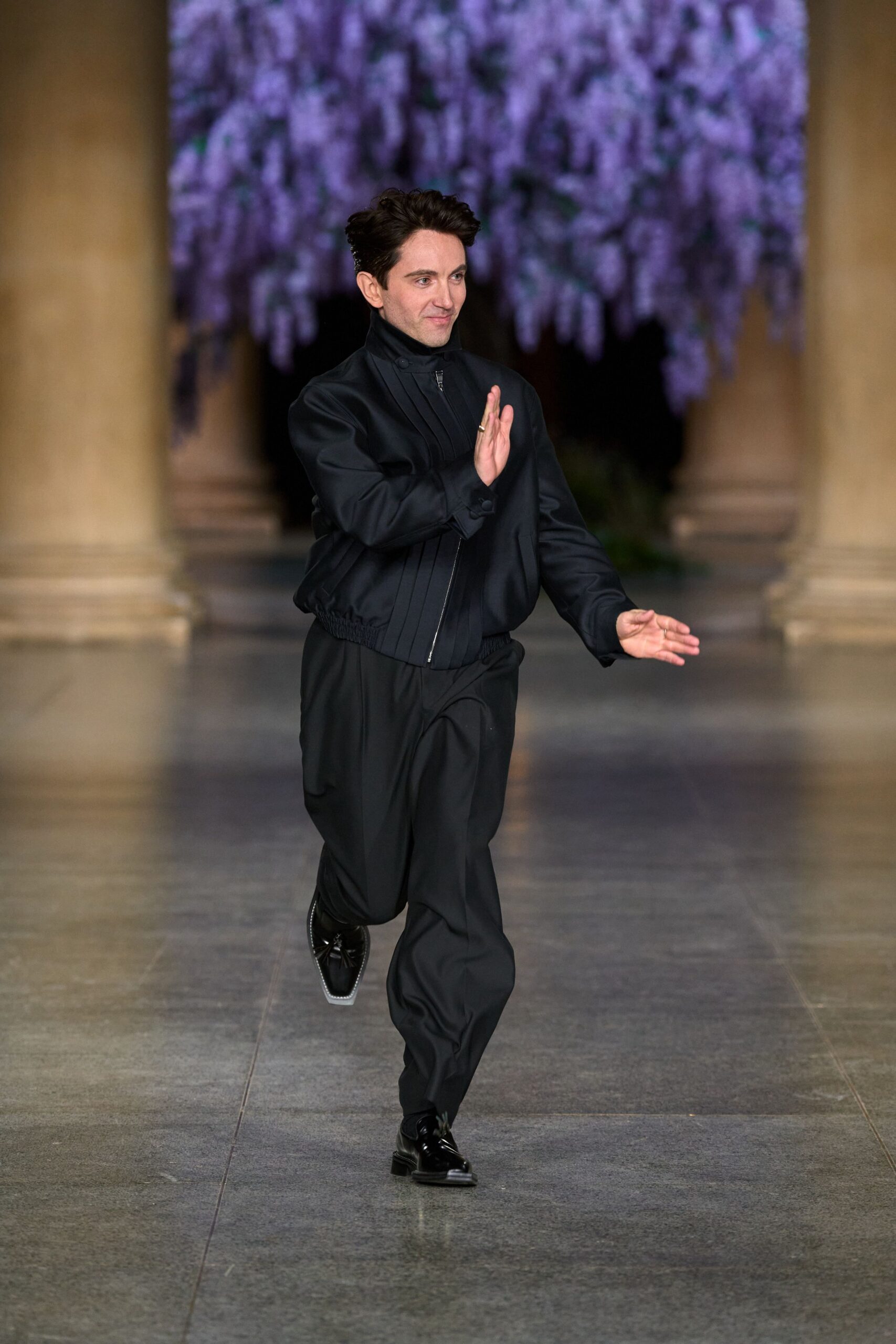 black silk long-sleeve collared fitted jacket