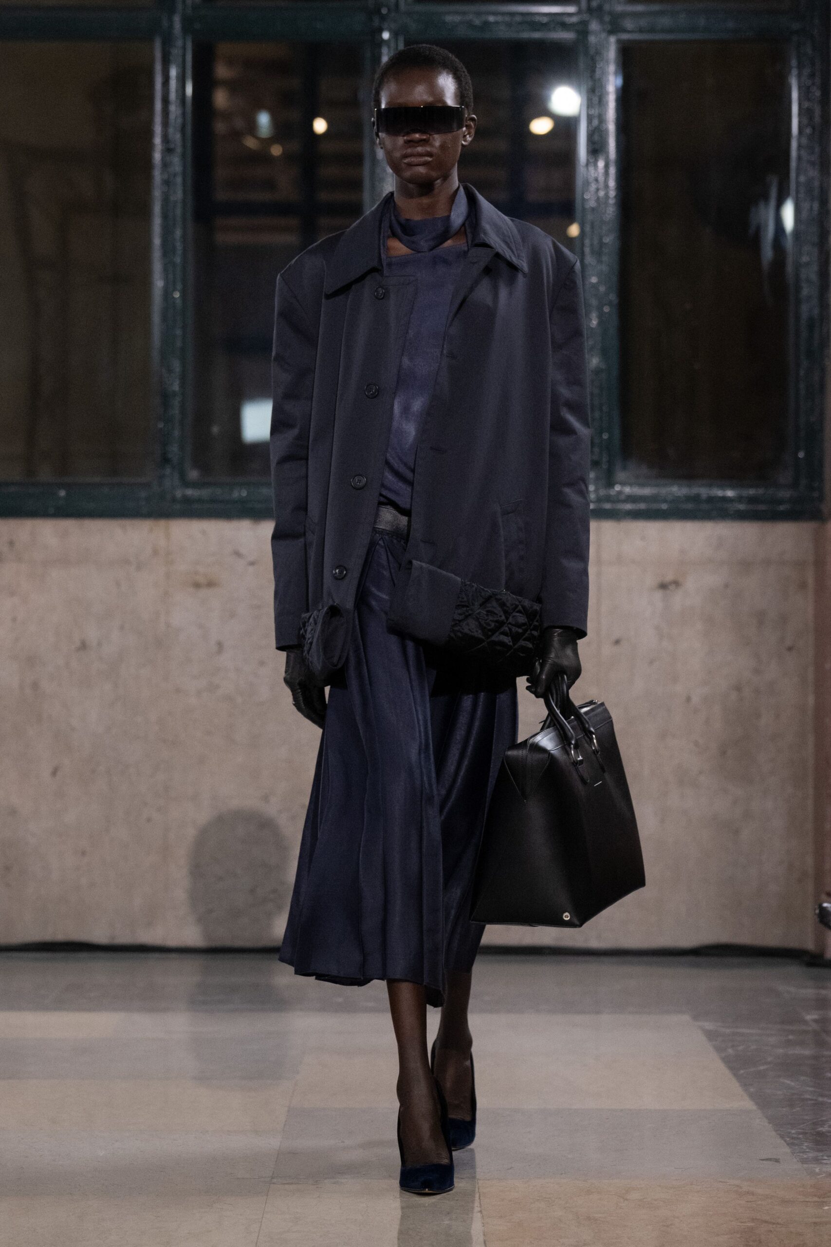 black cotton long-sleeve collared oversized coat