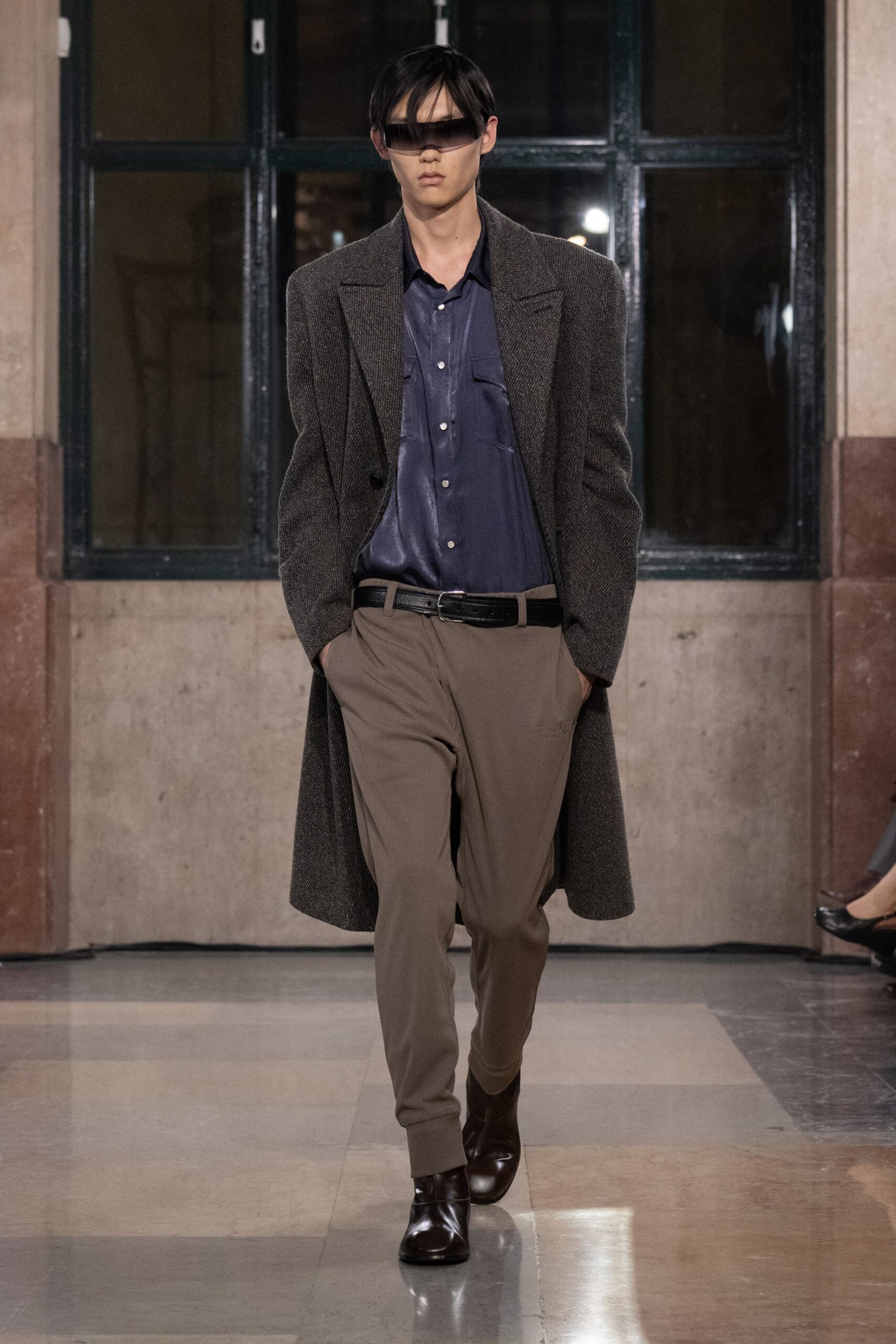 gray wool long-sleeve collared relaxed buttoned coat