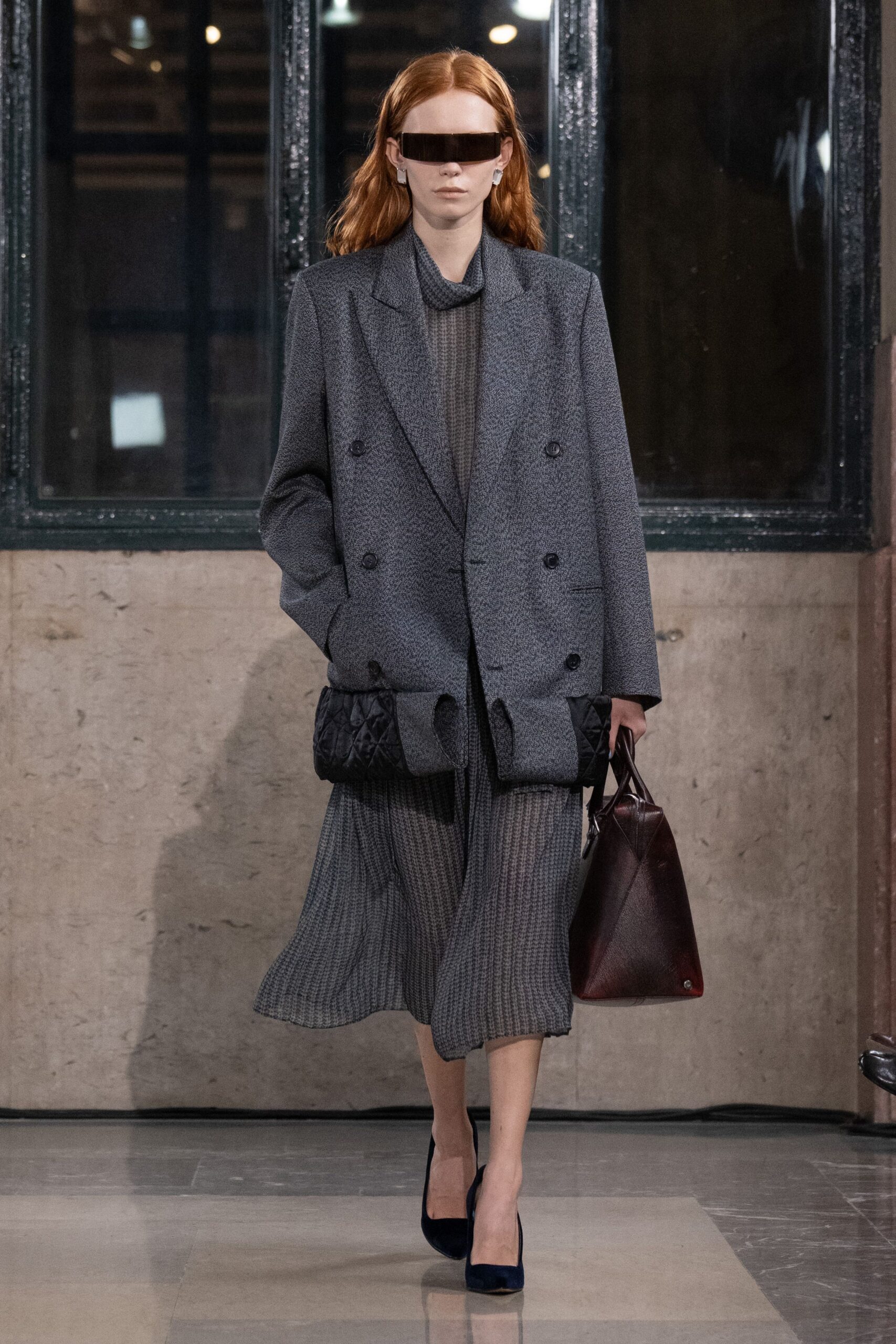 gray wool long-sleeve collared oversized blazer