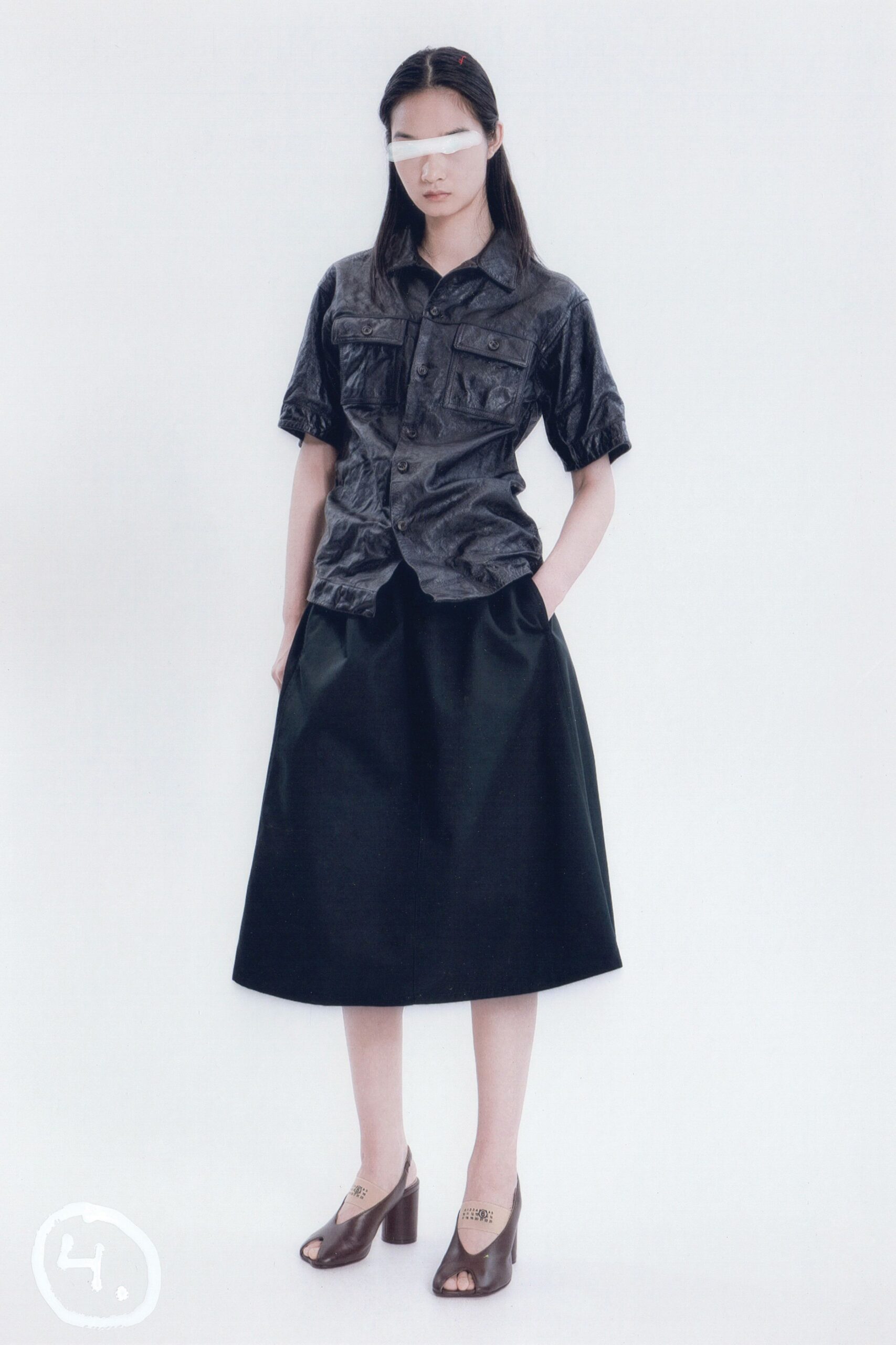 black silk short-sleeve collared fitted buttoned pockets shirt