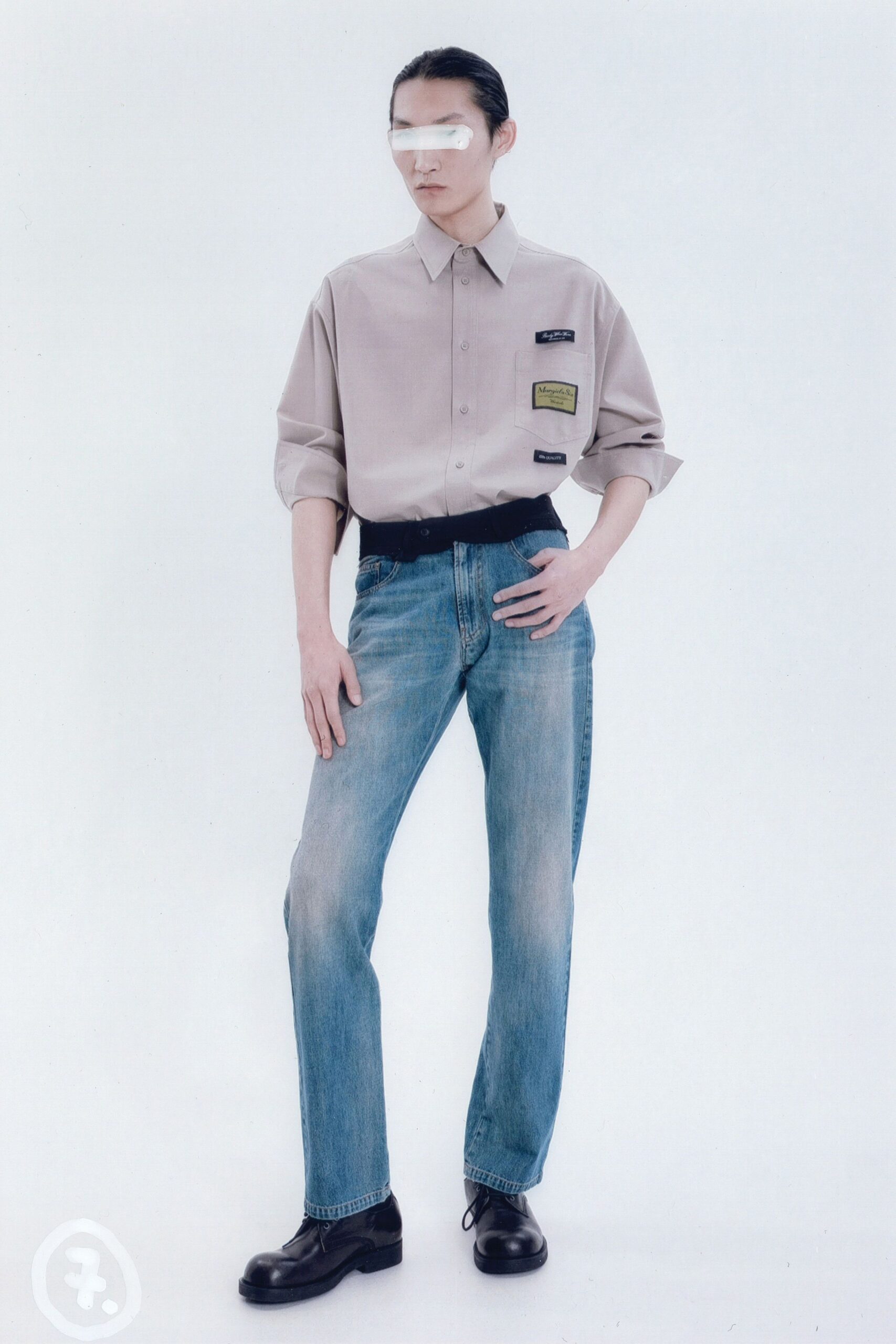 beige relaxed shirt with blue jeans