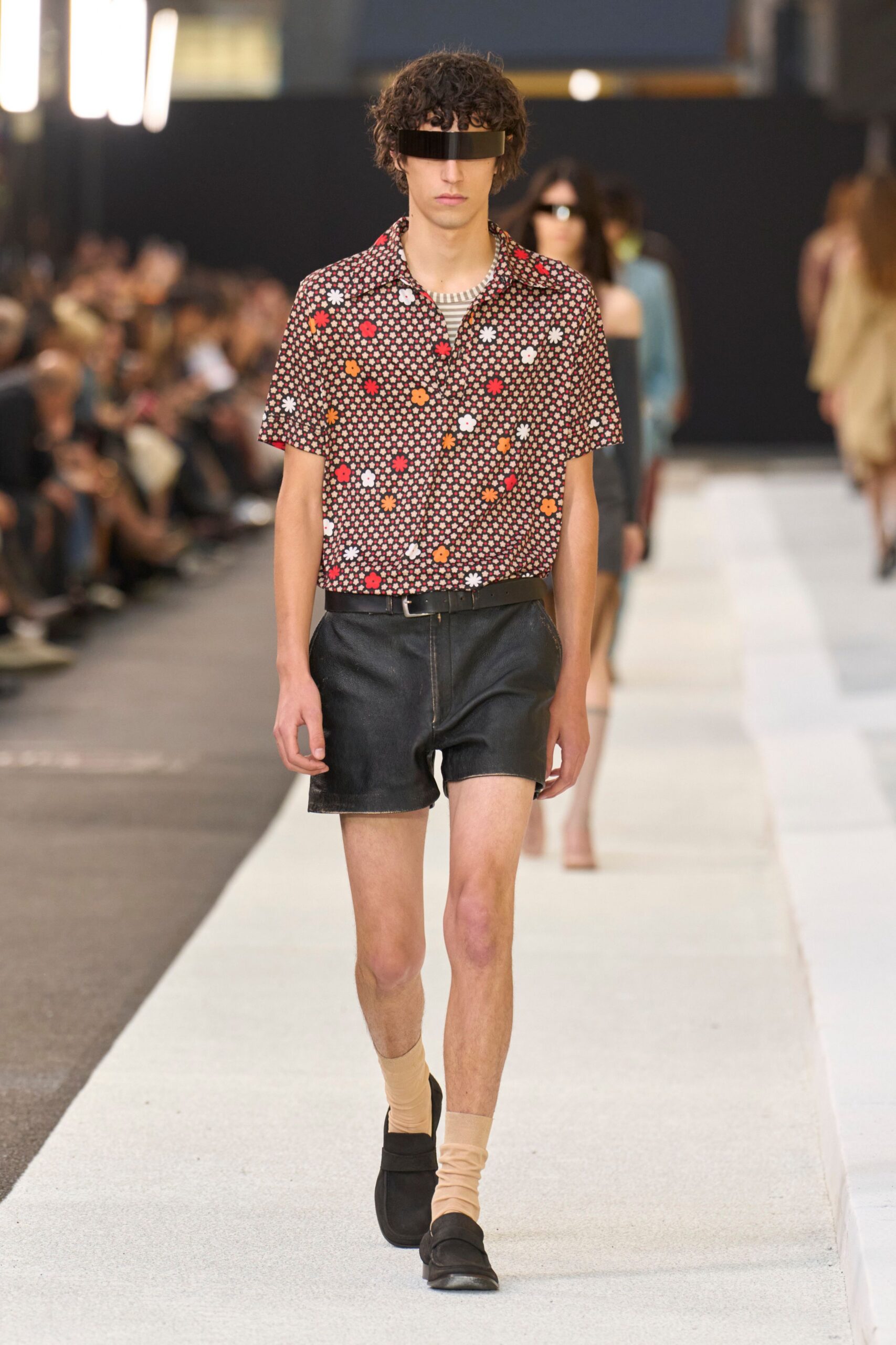 black leather fitted short shorts