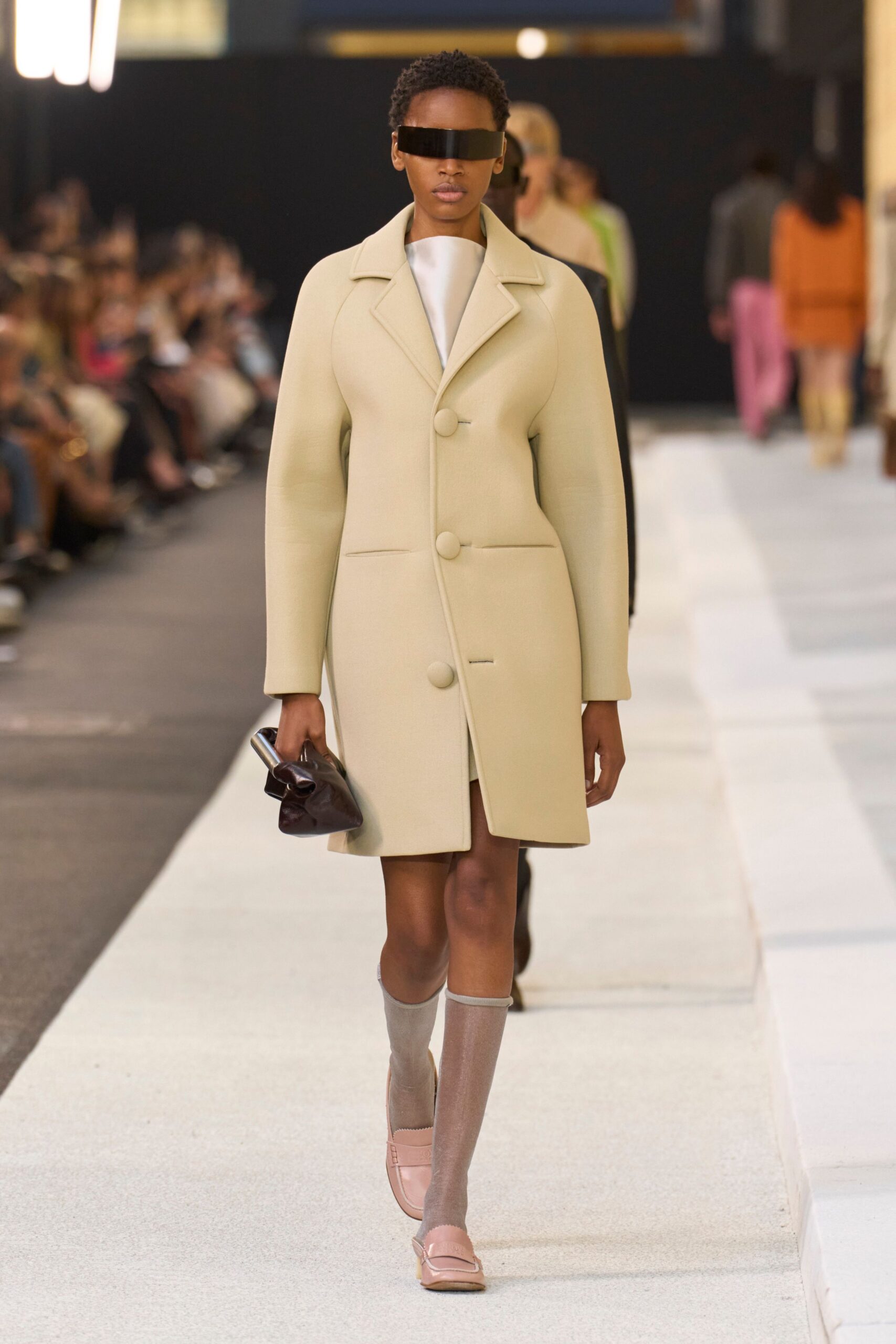 beige wool long-sleeve collared fitted buttoned coat