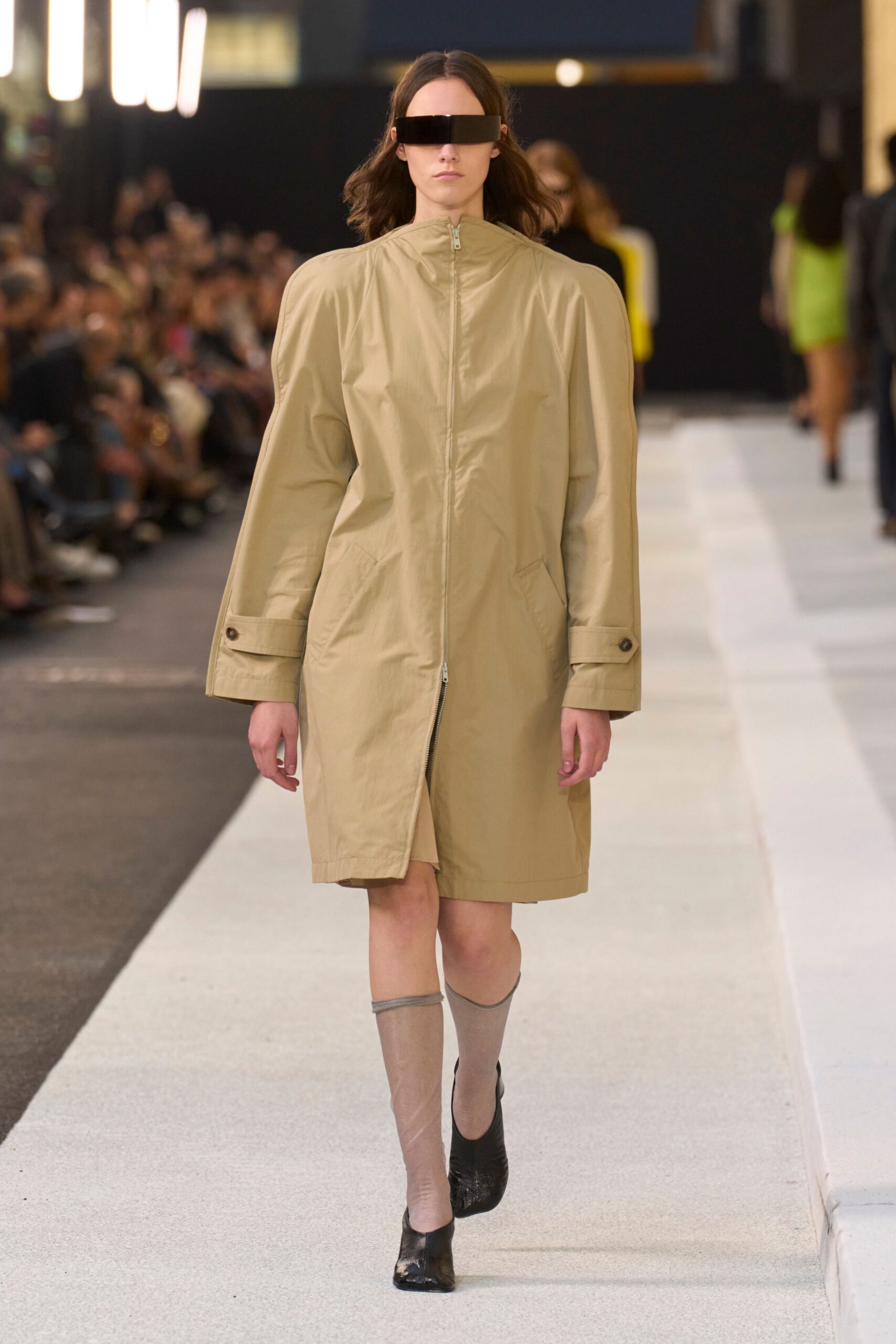 beige cotton long-sleeve collared relaxed zippered coat