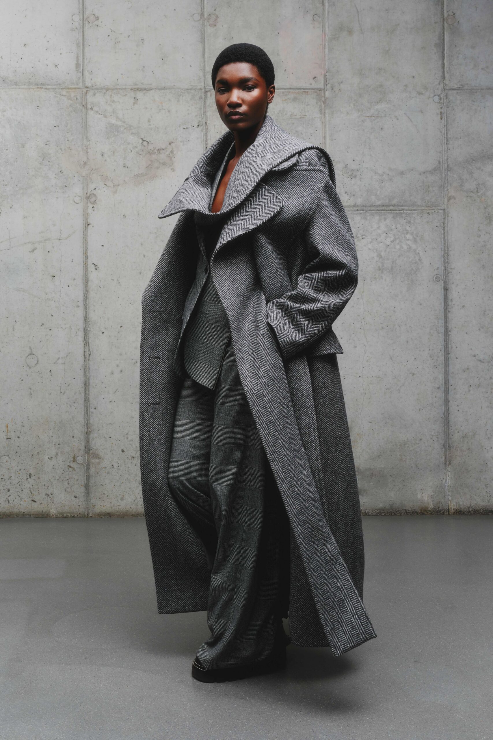 gray wool long-sleeve collared relaxed oversized coat