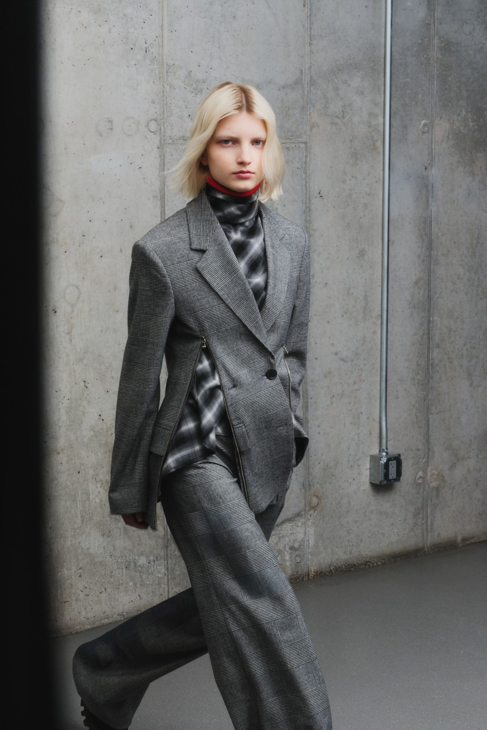 gray wool long-sleeve collared tailored zippered buttoned suit