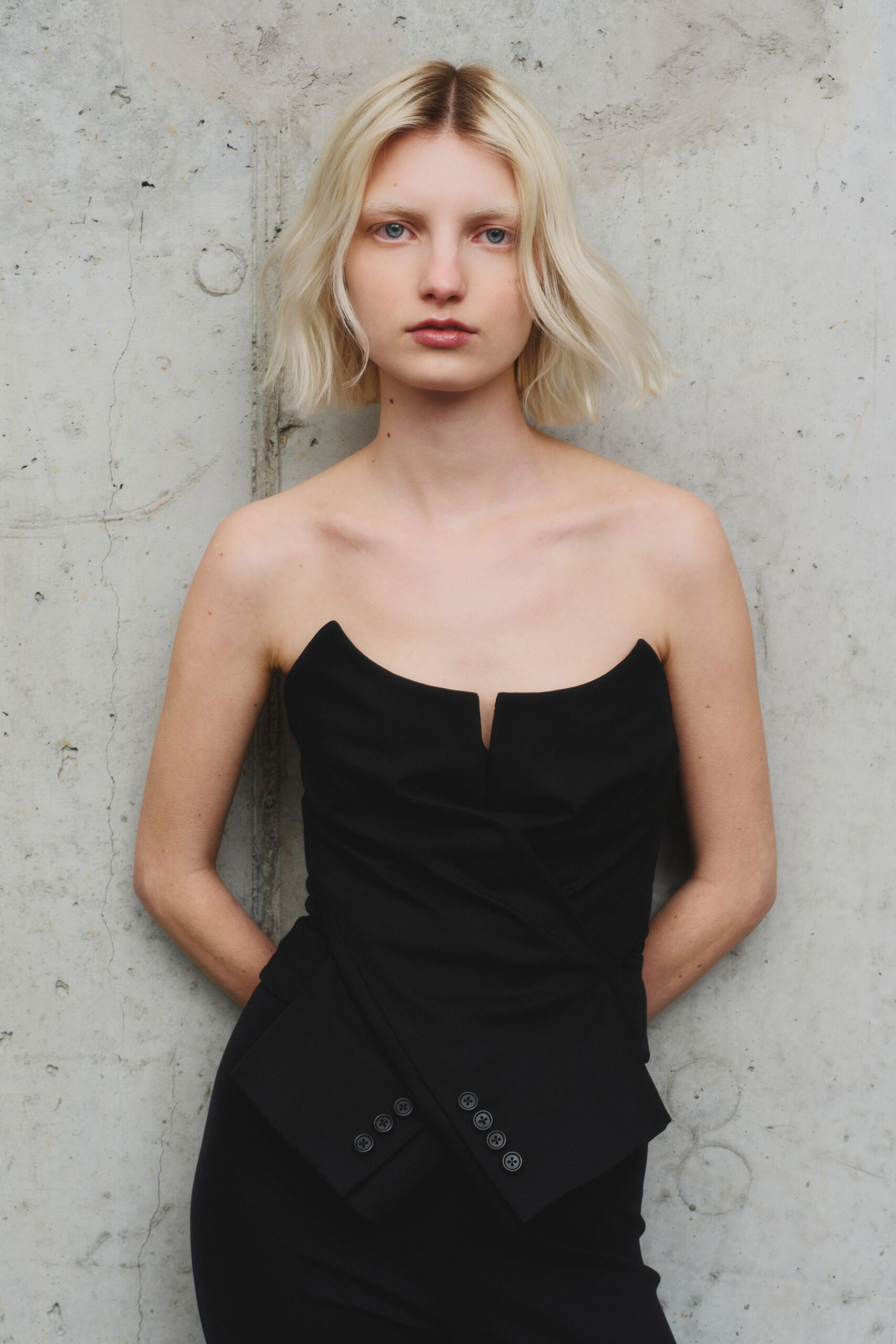 black fitted strapless top