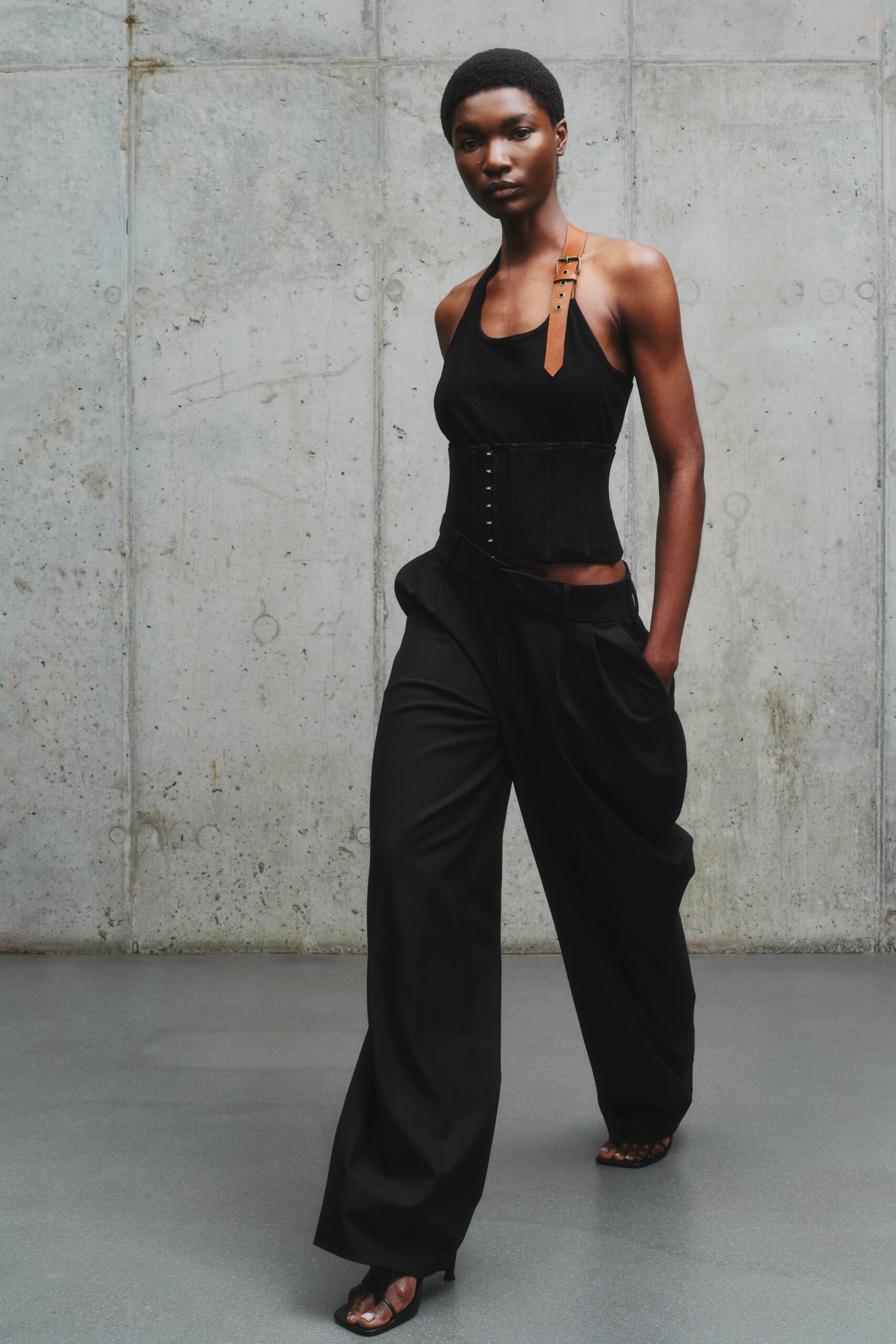 black cotton strapless fitted zippered corset