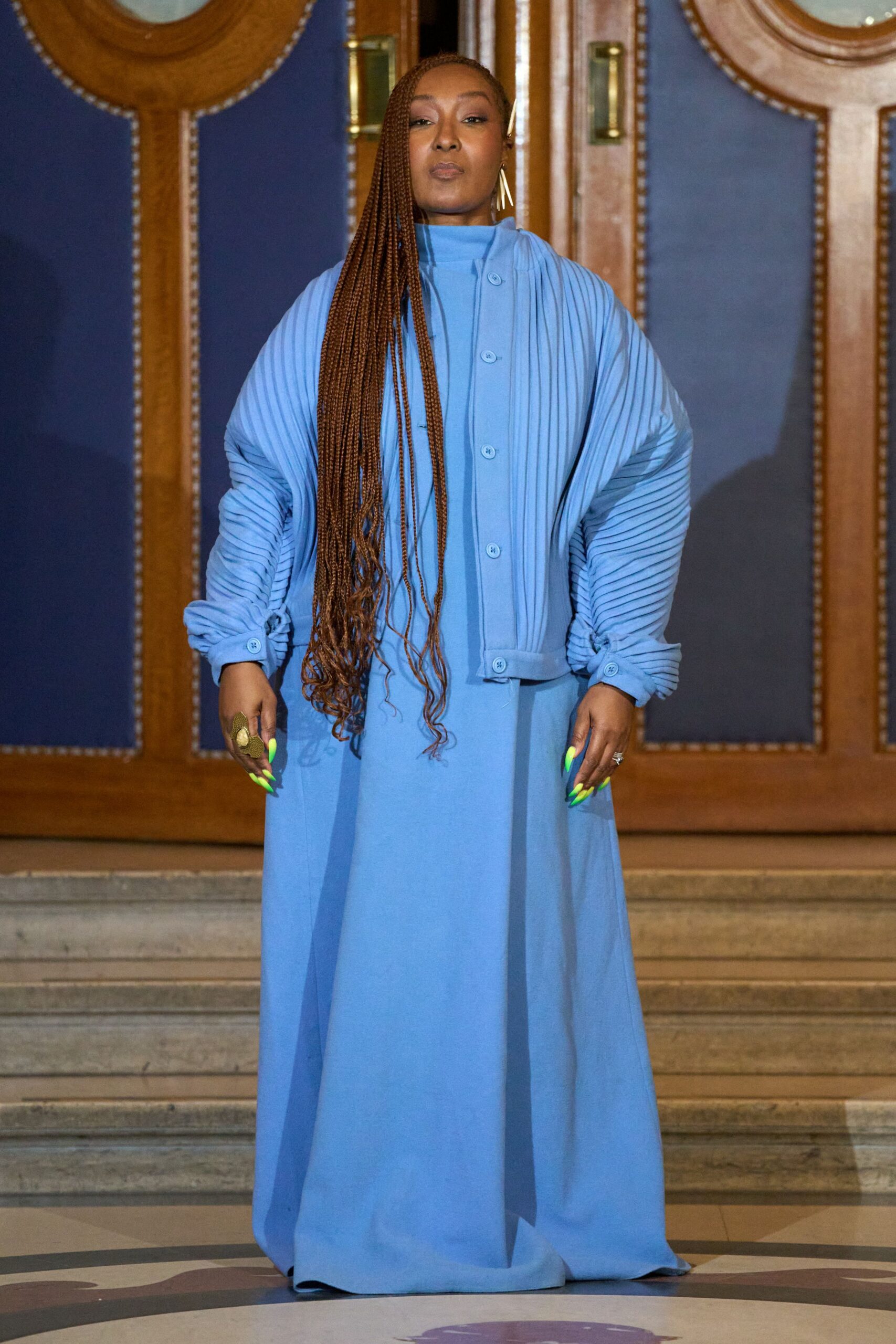 blue cotton long-sleeve collared relaxed pleated jacket