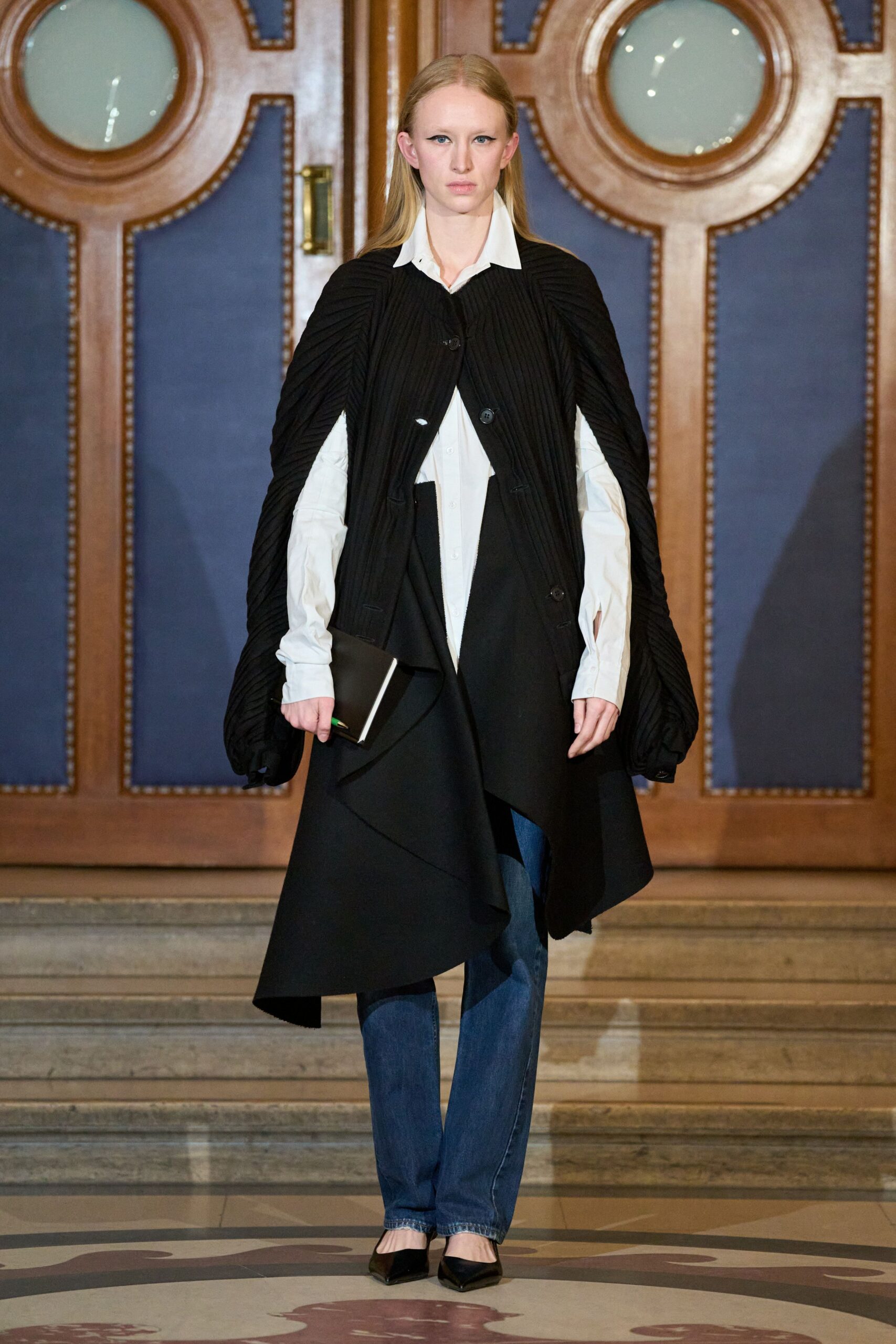 black wool long-sleeve collared relaxed pleated coat