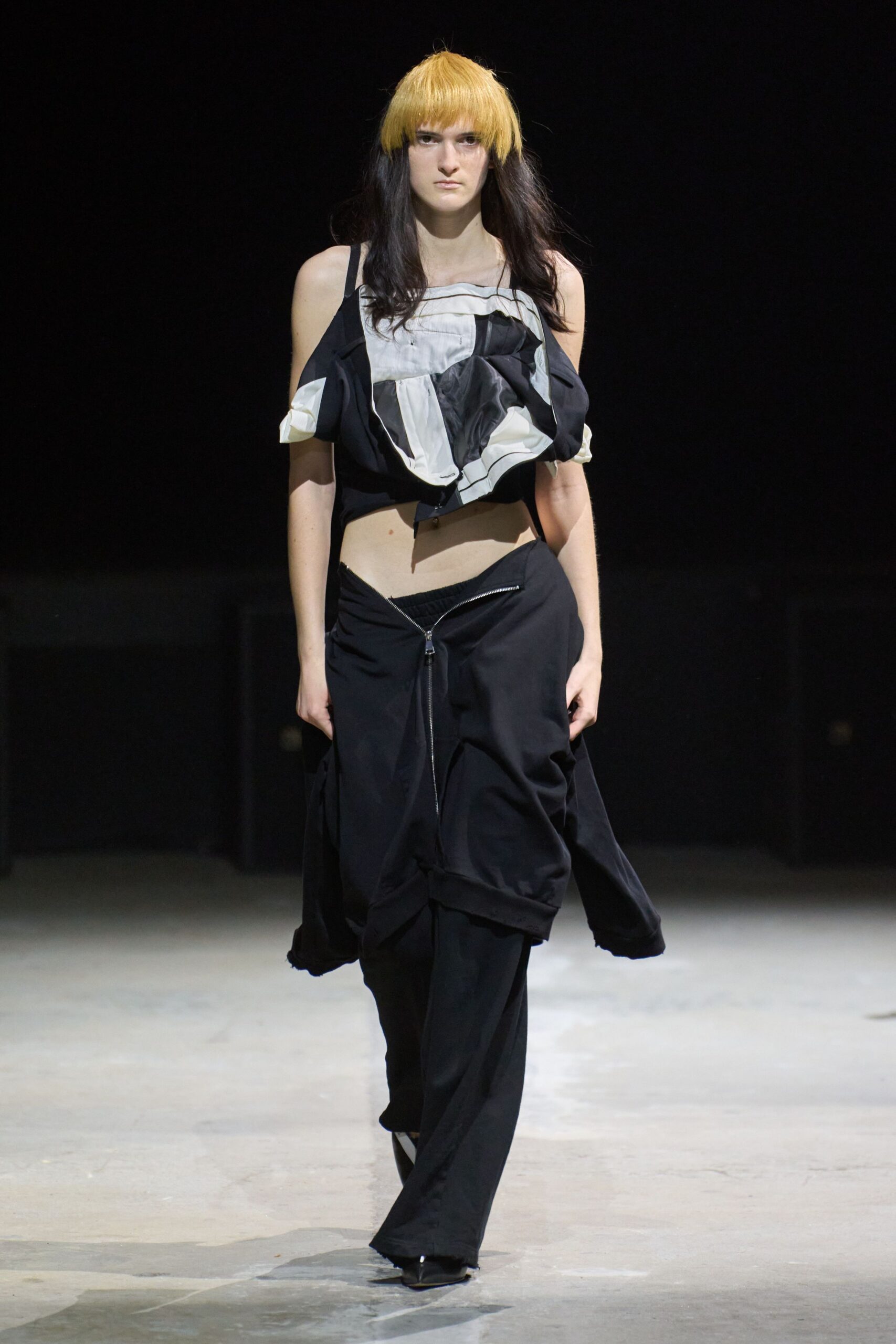 black cotton sleeveless collared fitted layered top