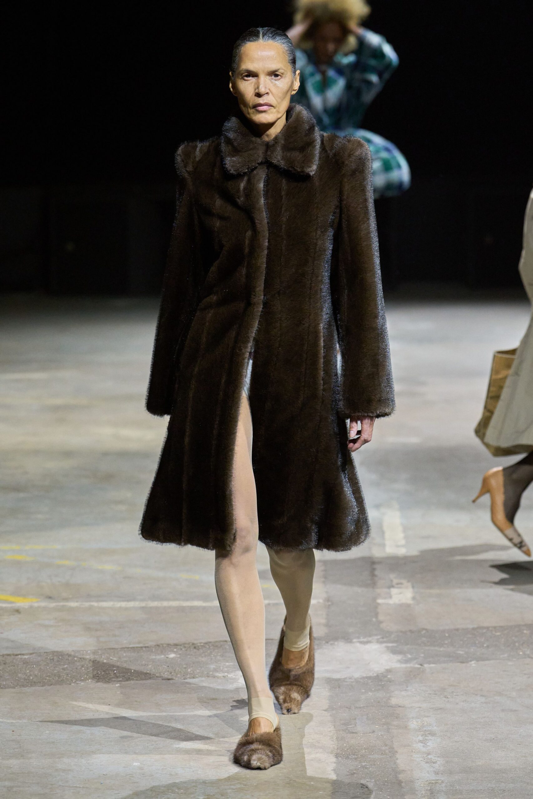 brown faux-fur long-sleeve collared fitted belted midi coat
