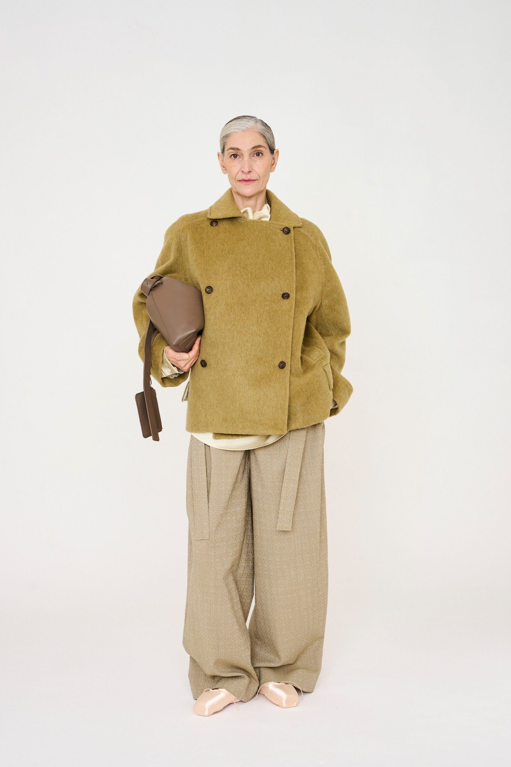 brown wool long-sleeve collared oversized coat