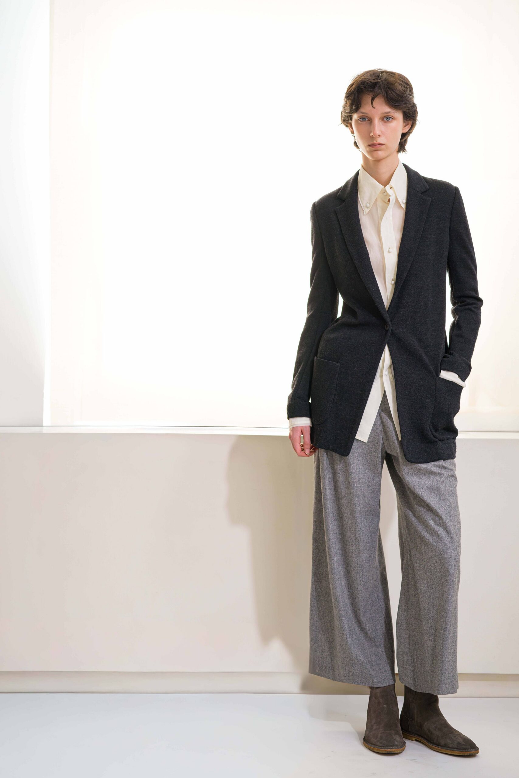 black wool long-sleeve collared tailored buttoned blazer