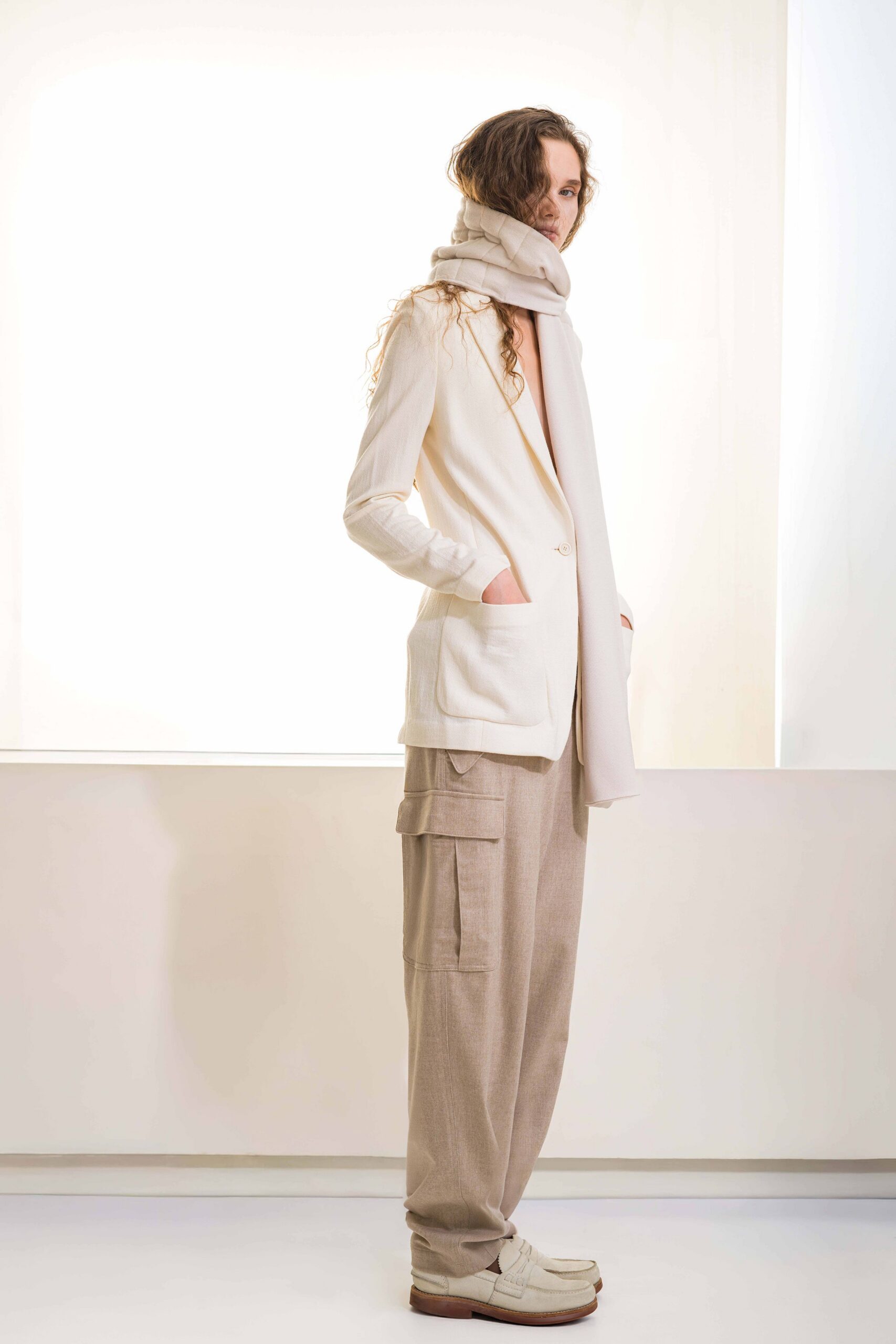 white cotton long-sleeve collared tailored buttoned blazer