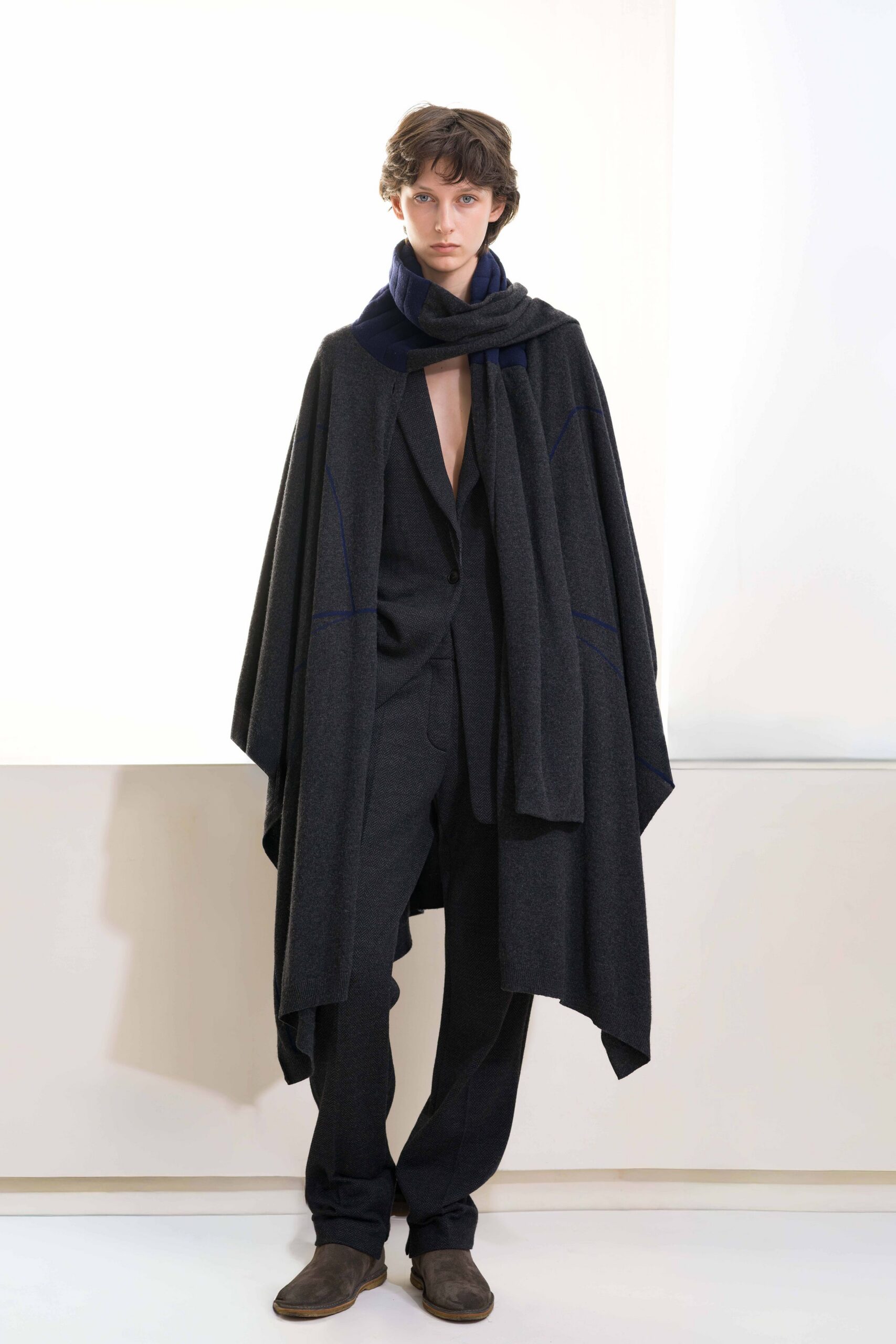 black wool long-sleeve collared tailored buttoned suit