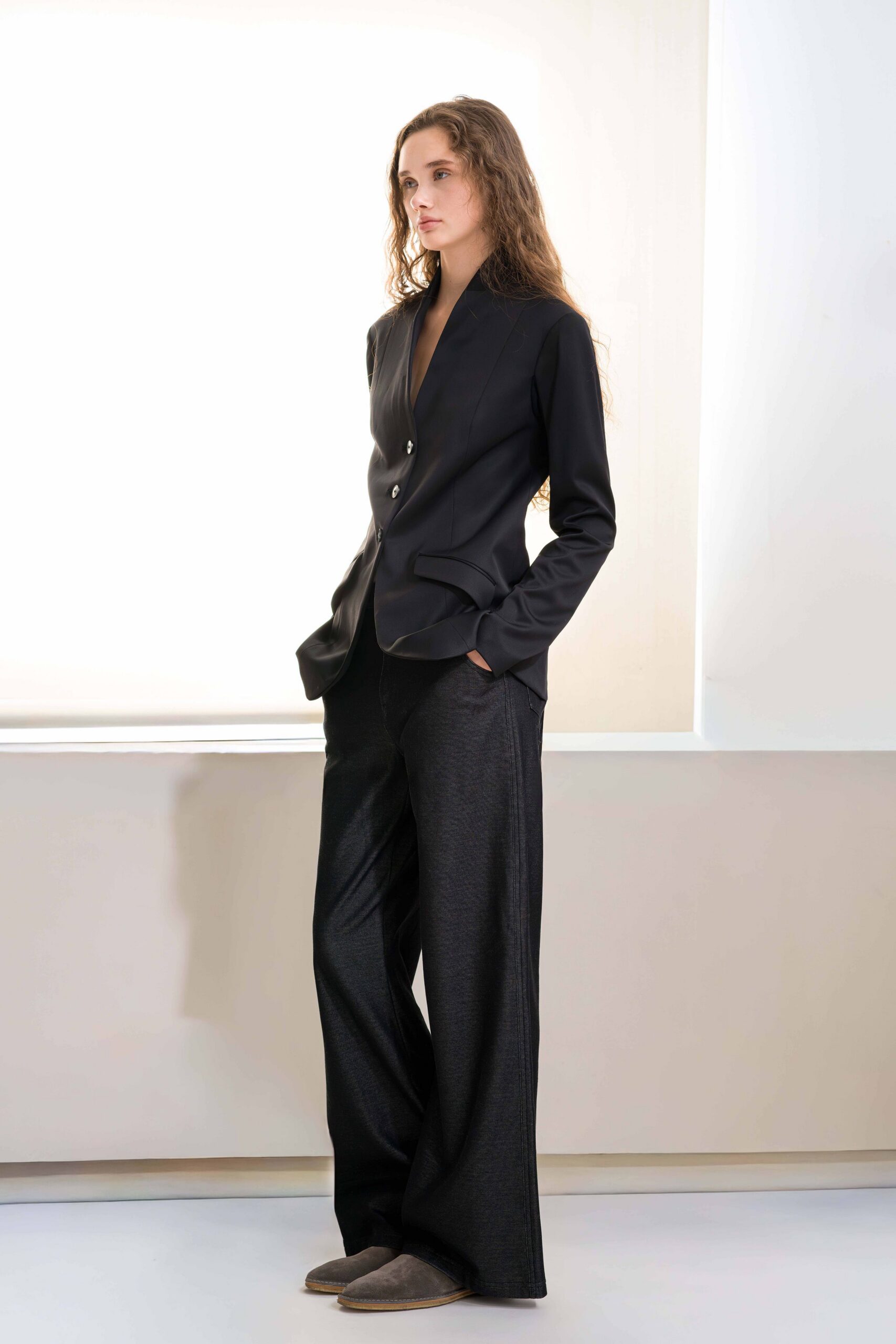 black cotton long-sleeve v-neck tailored buttoned blazer