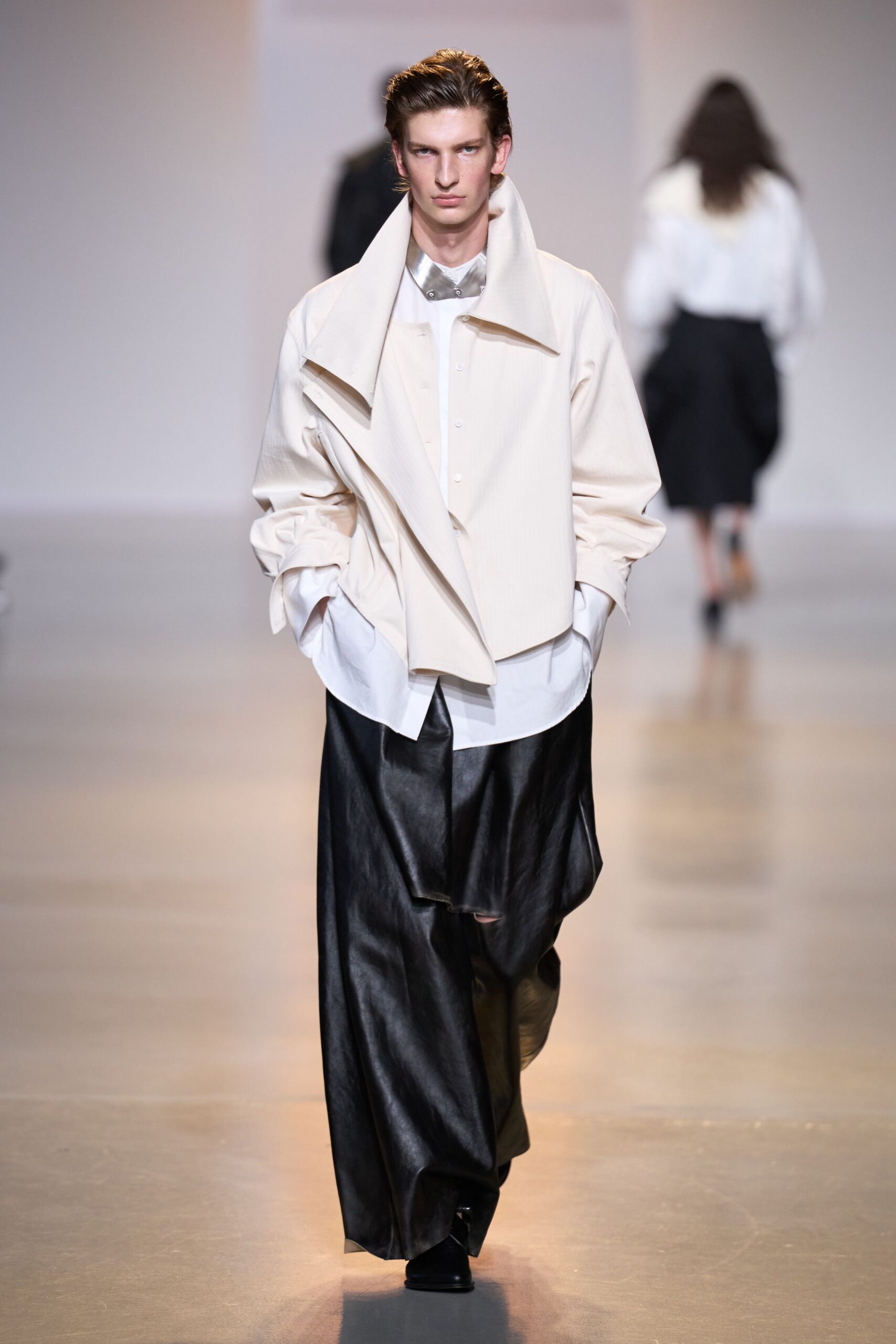 white cotton long-sleeve collared oversized layered jacket