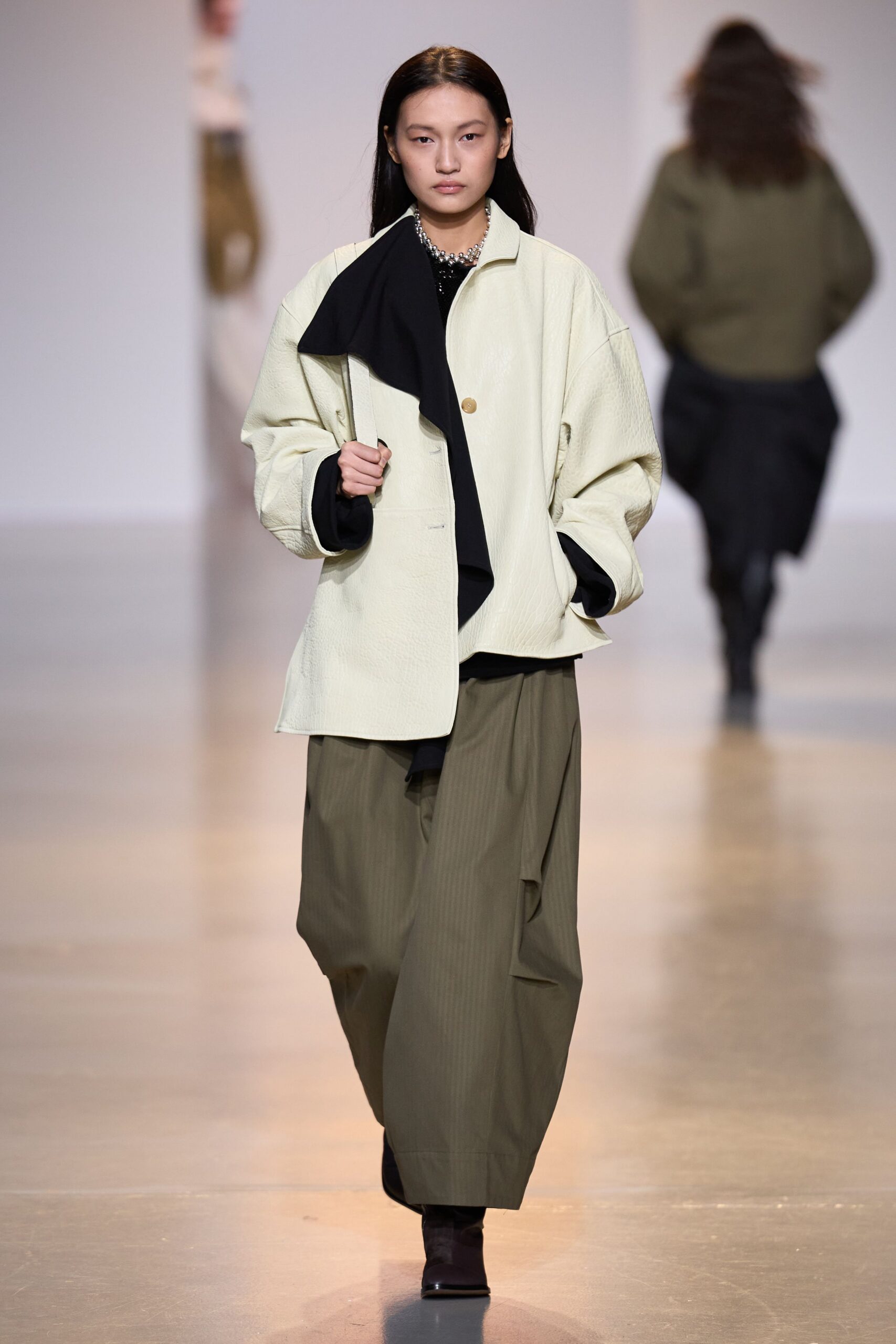 beige cotton long-sleeve collared oversized buttoned jacket