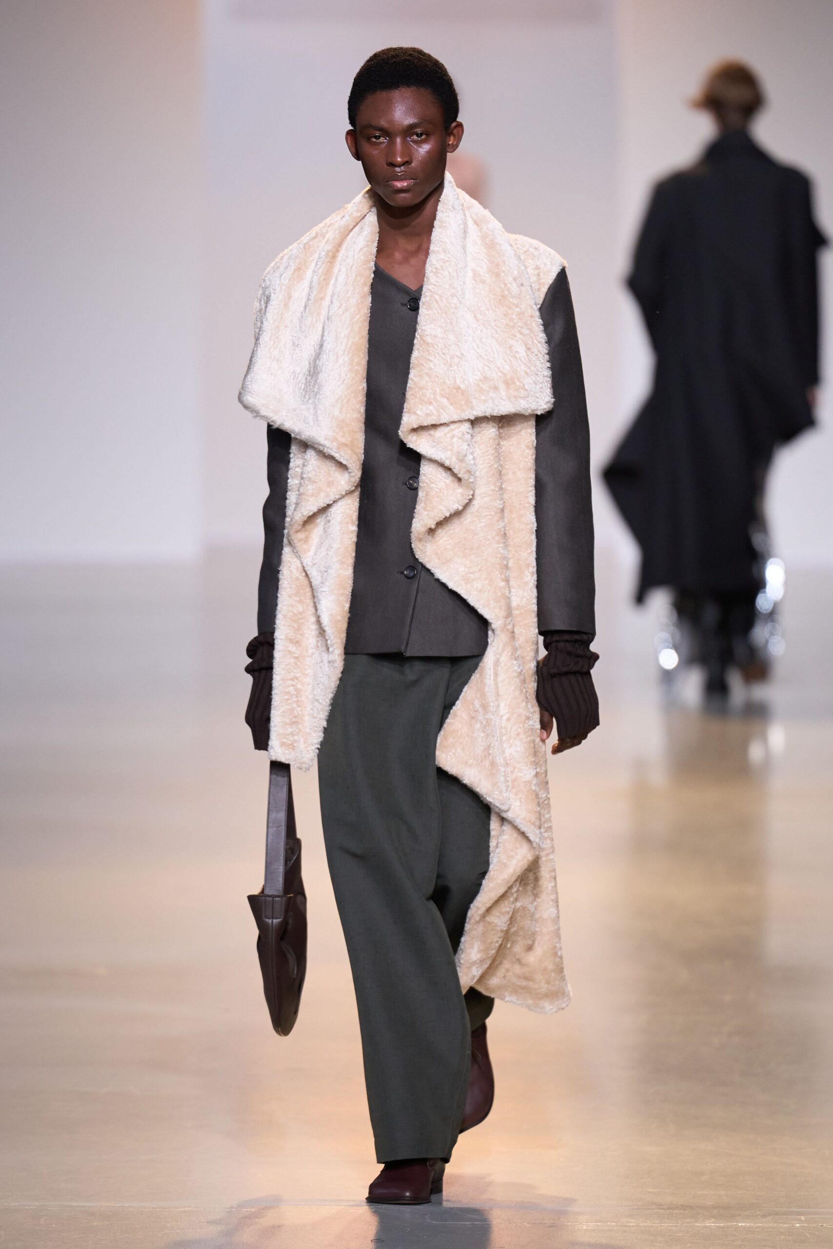 beige faux-fur long-sleeve relaxed draped coat