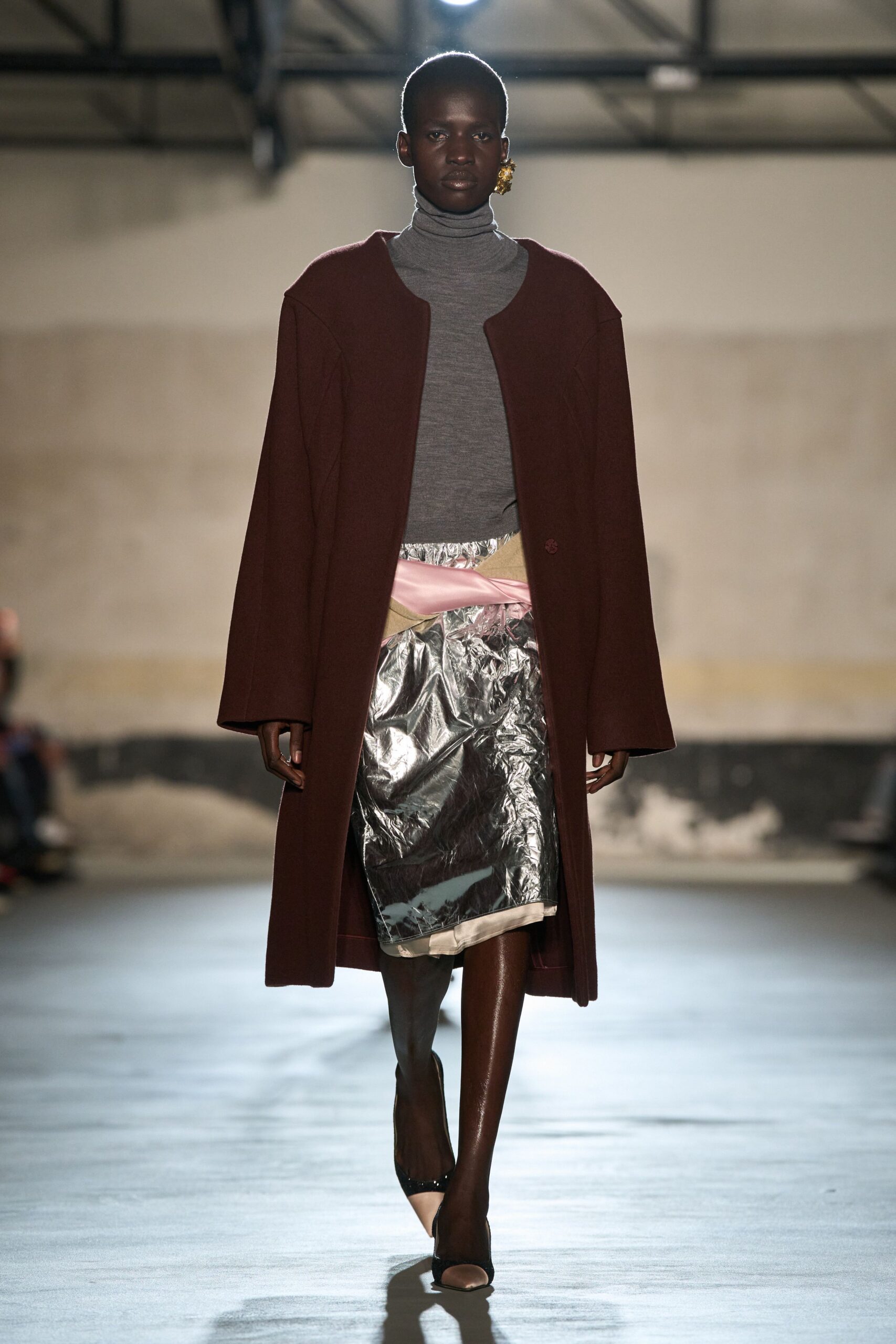 gray metallic fitted pencil skirt