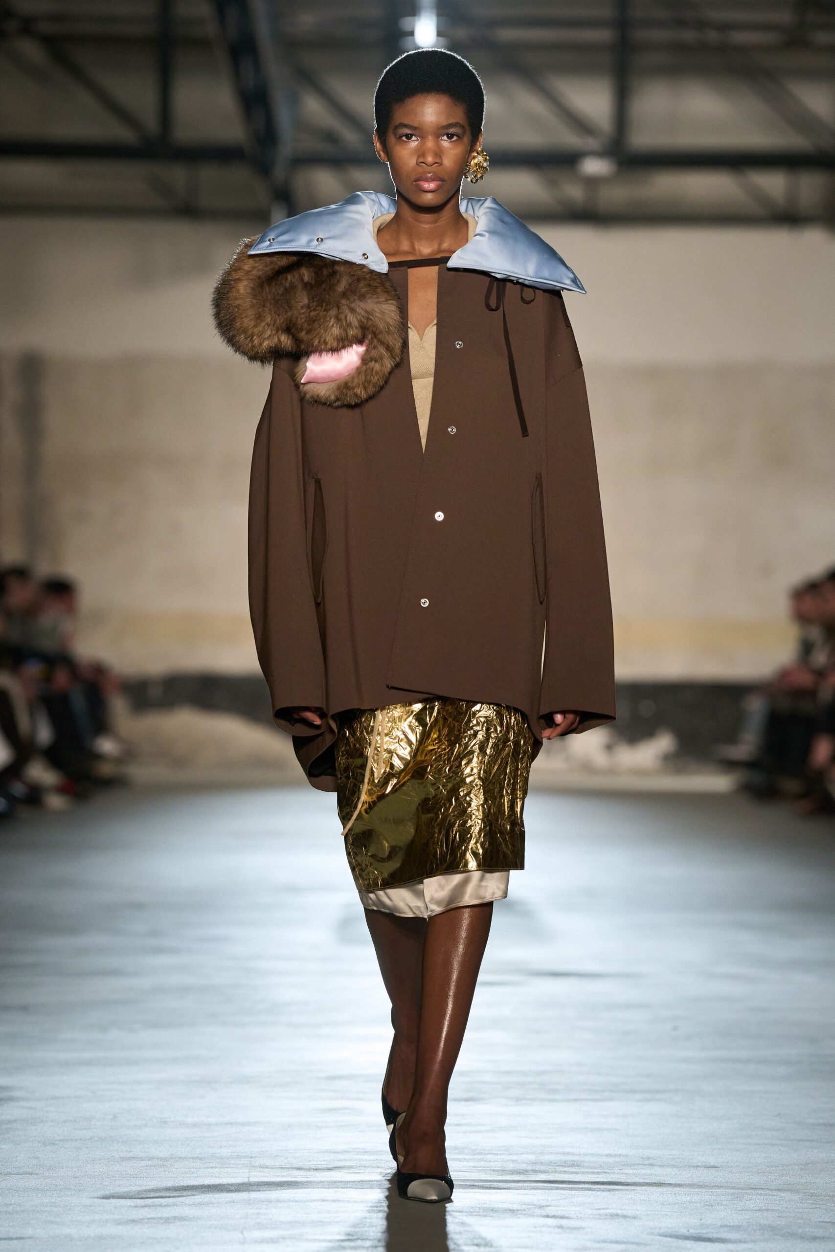 brown wool long-sleeve collared oversized buttoned coat